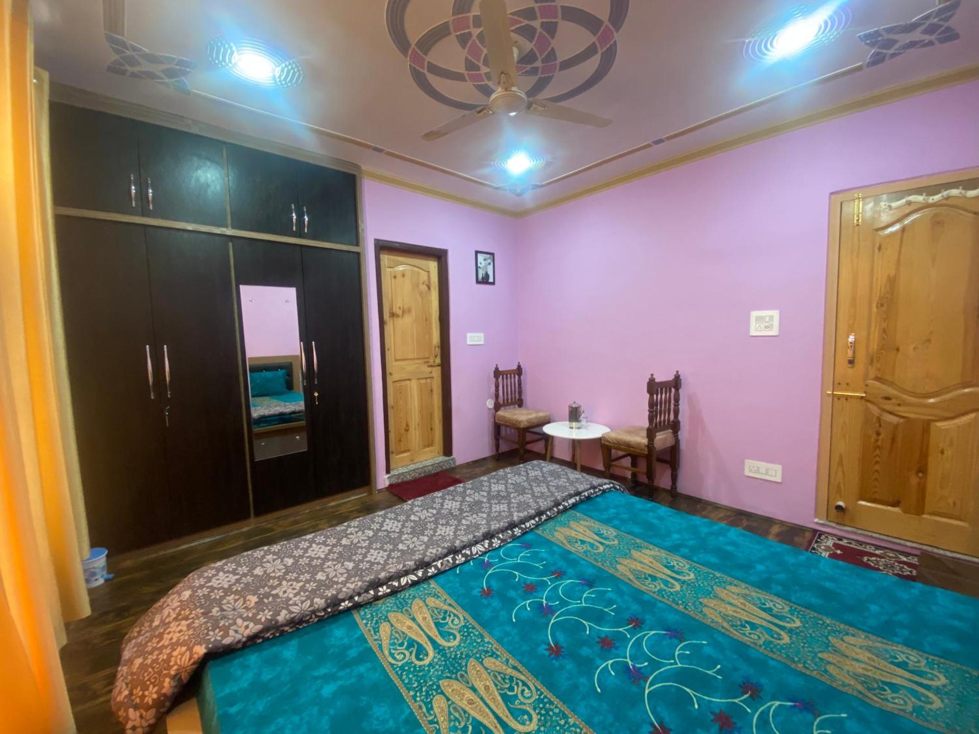 Homestay Penthouse Srinagar (Jammu and Kashmir)