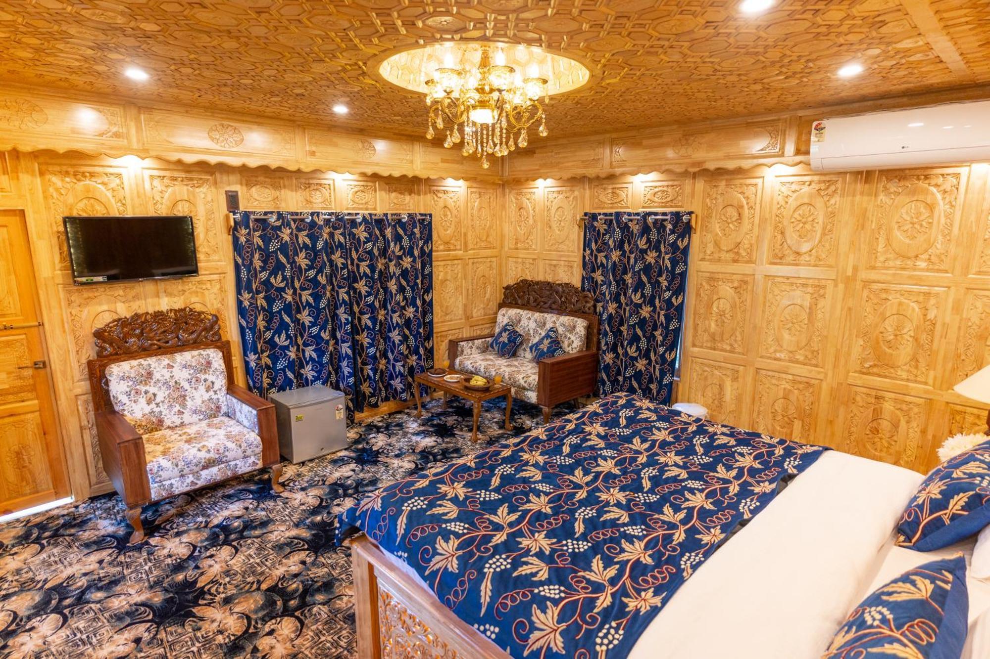 Hotel Wangnoo Heritage Houseboats