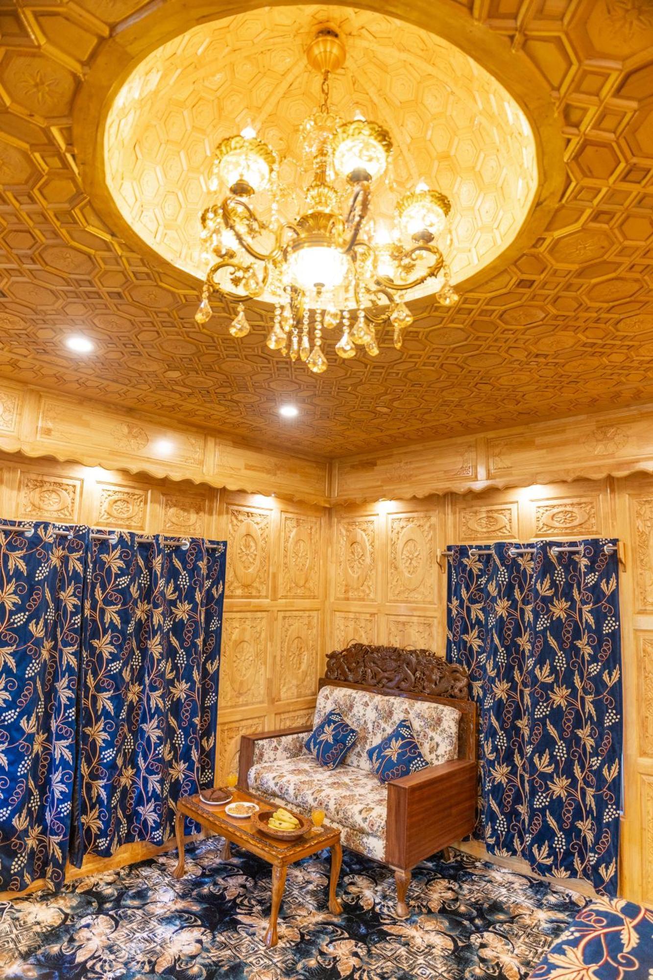 Wangnoo Heritage Houseboats Hotel