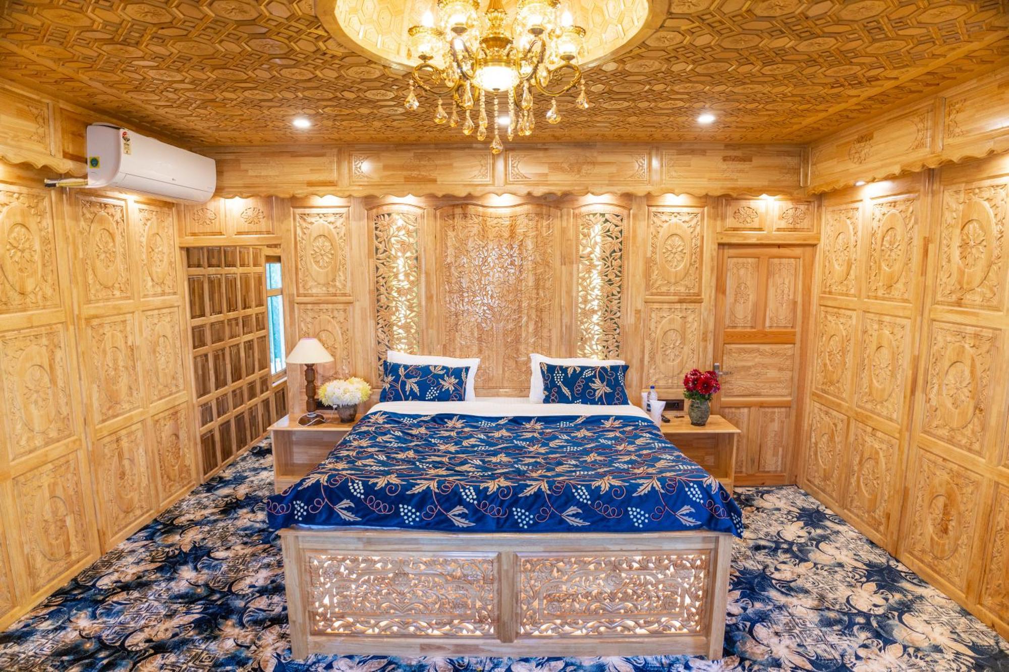 Wangnoo Heritage Houseboats Hotel 4*