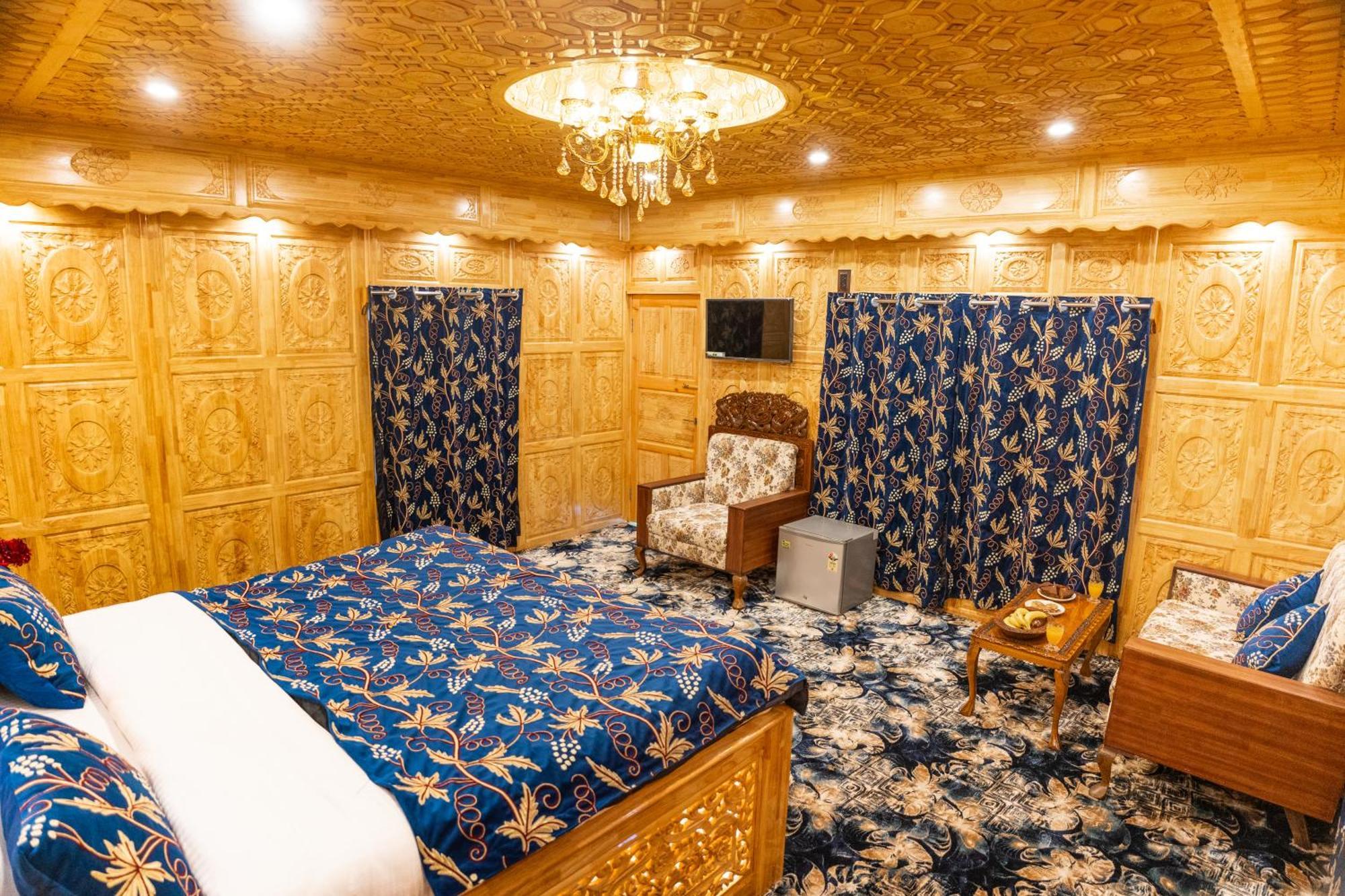 Hotel Wangnoo Heritage Houseboats Srinagar (Jammu and Kashmir)