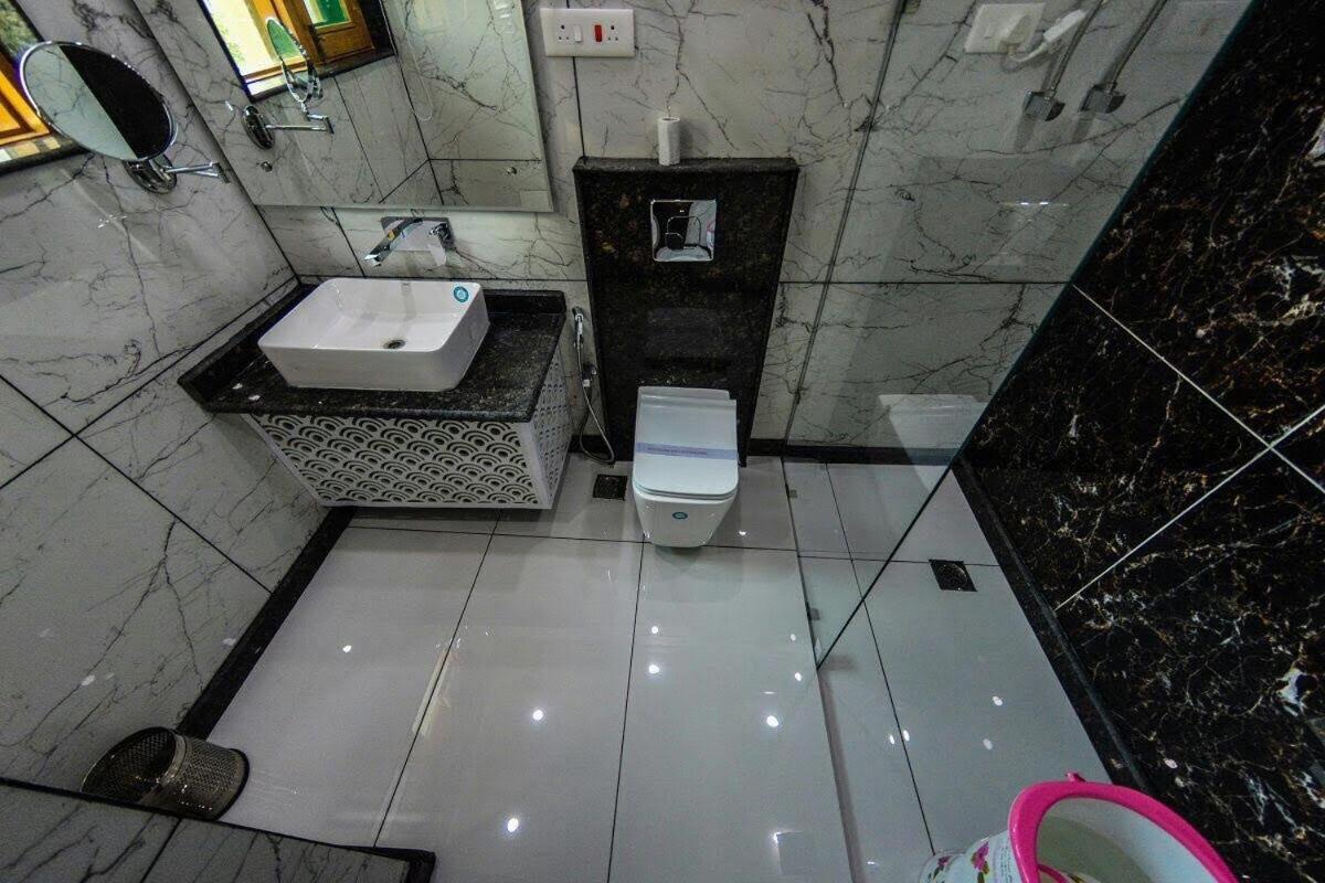 Hotel Royal Milad Srinagar (Jammu and Kashmir)
