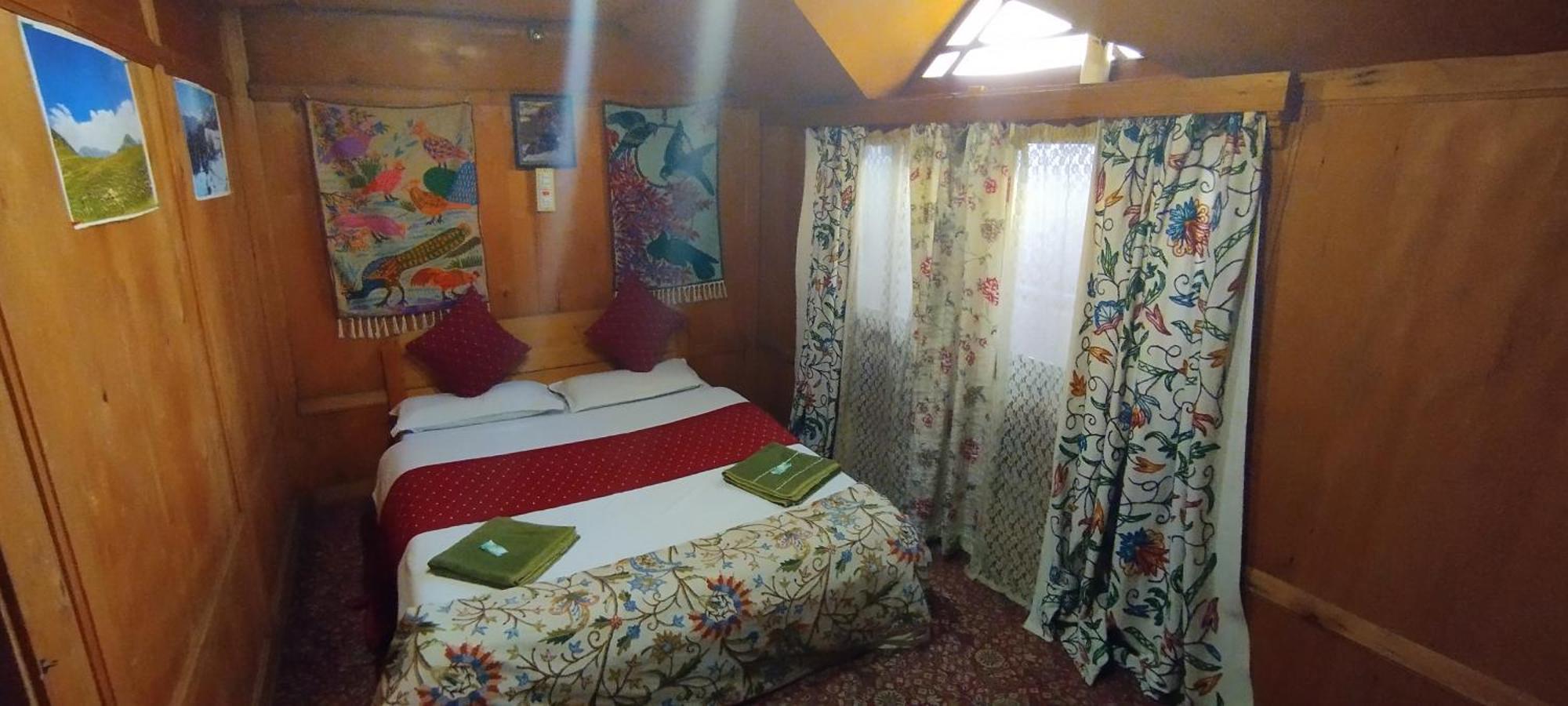 The Bombay Heritage Group Of House Boat Botel 4*