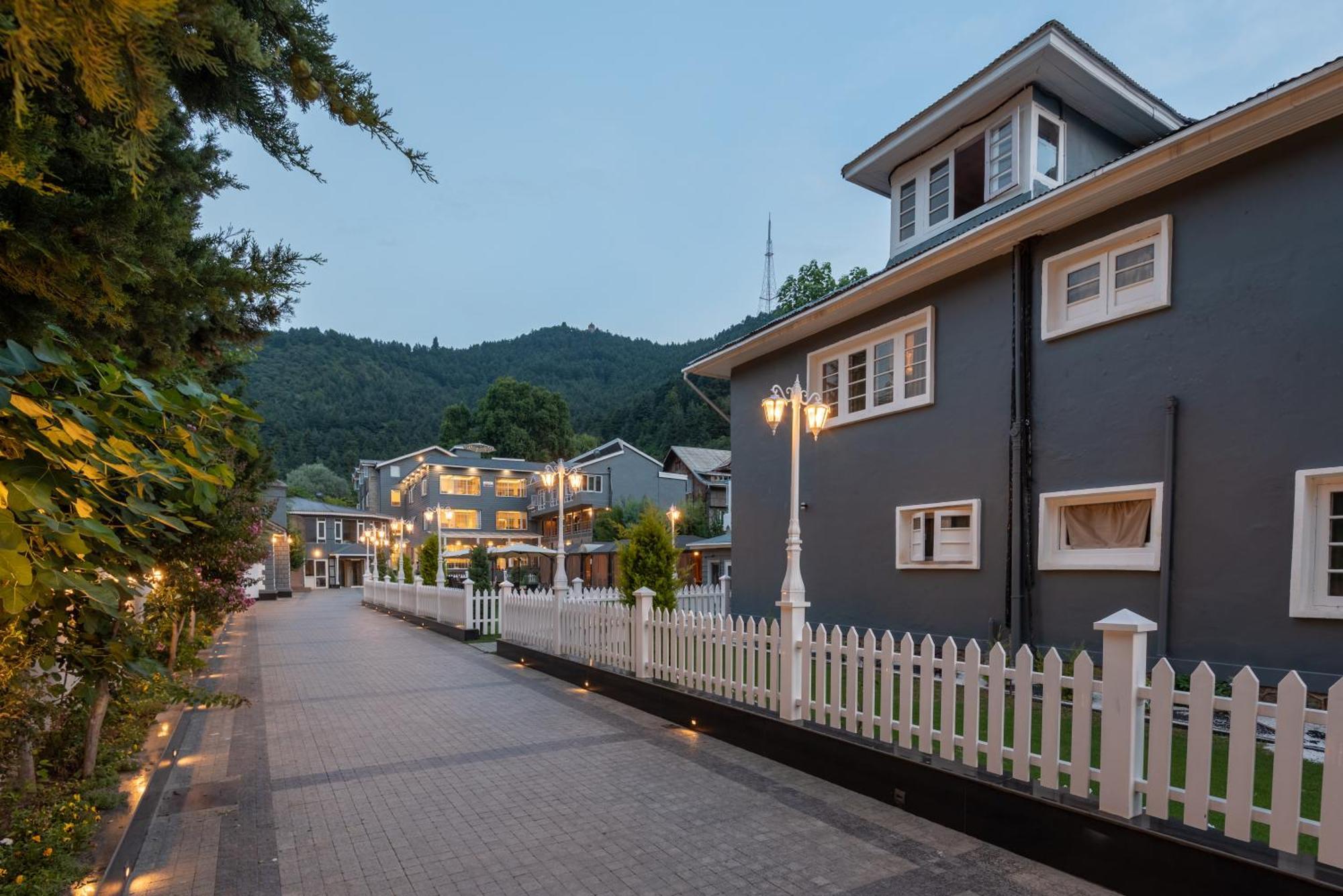 Grand Boulevard 4* Srinagar (Jammu and Kashmir)