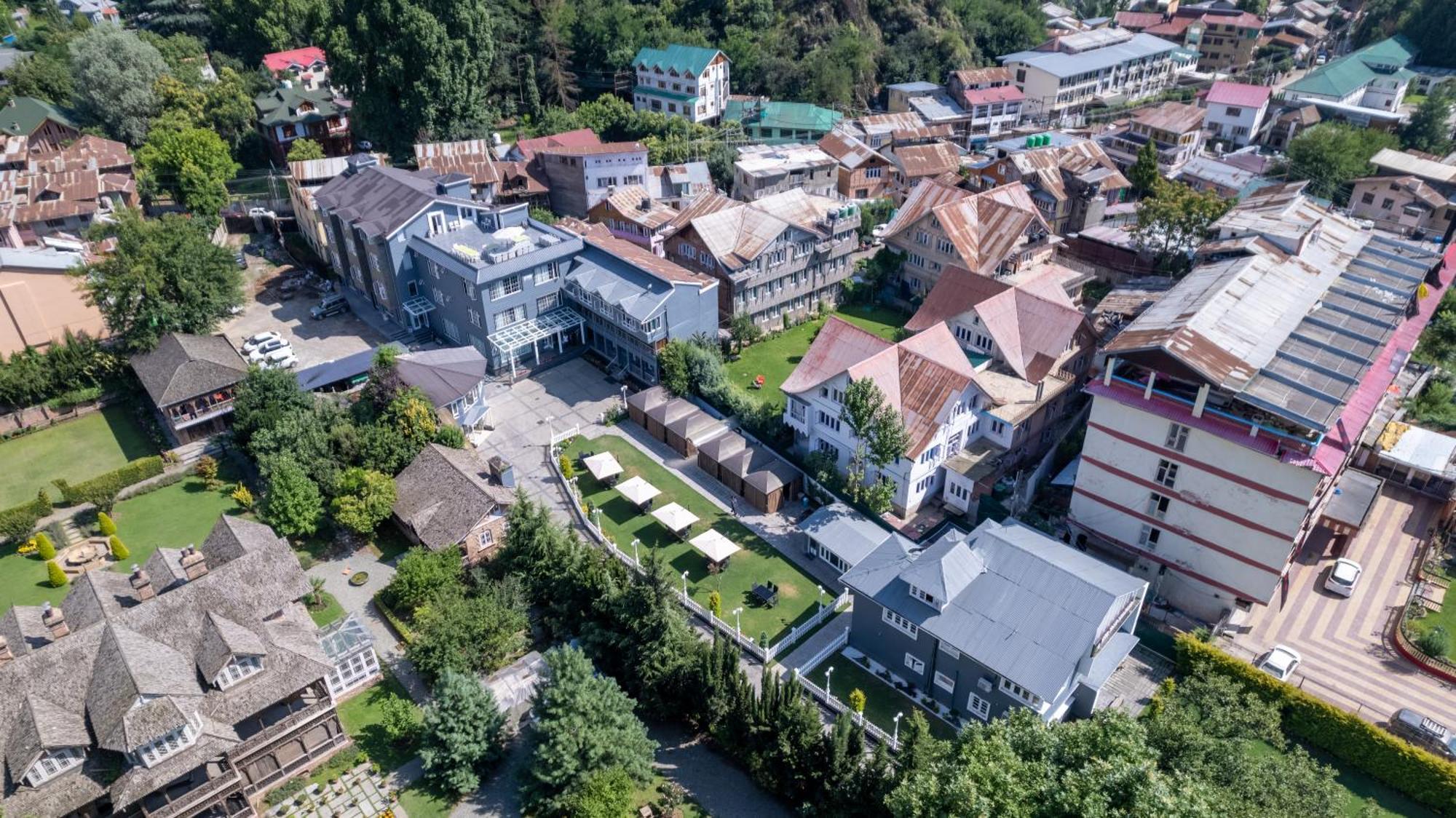 Grand Boulevard Hotel Srinagar (Jammu and Kashmir)