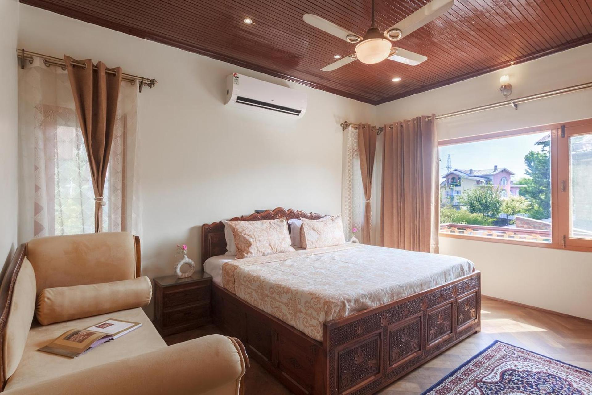 Stayvista At Pinewood - Pet Friendly With Lawn & Pool Table Villa