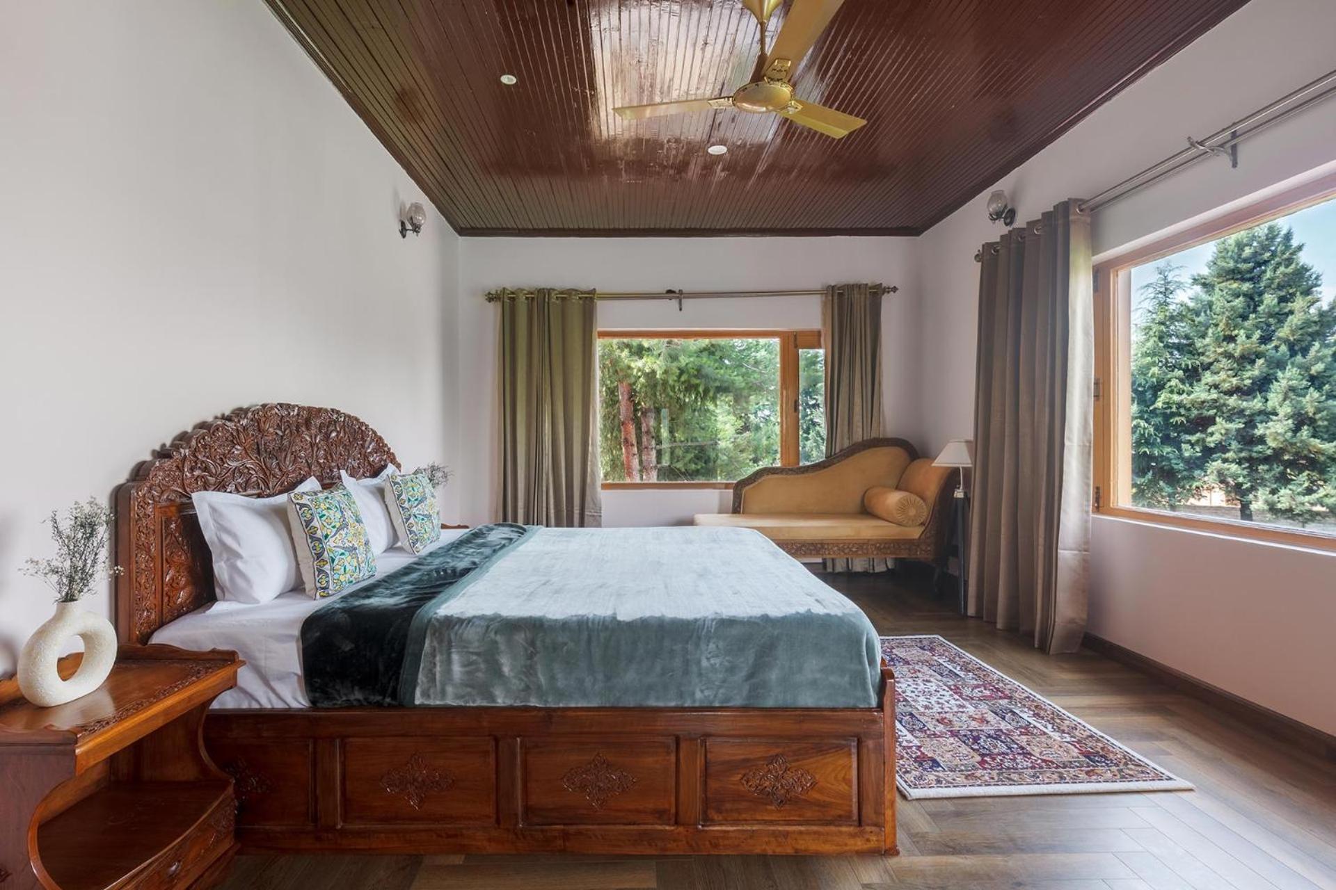 Villa Stayvista At Pinewood - Pet Friendly With Lawn & Pool Table *