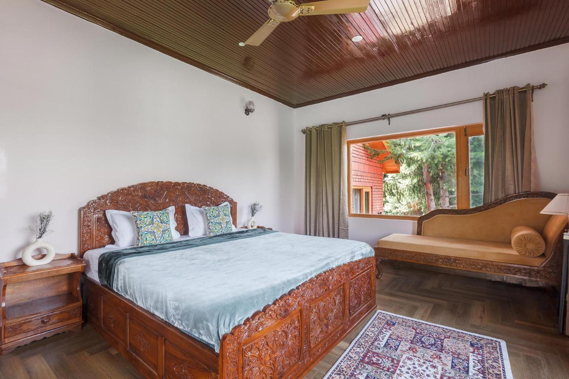 Stayvista At Pinewood - Pet Friendly With Lawn & Pool Table