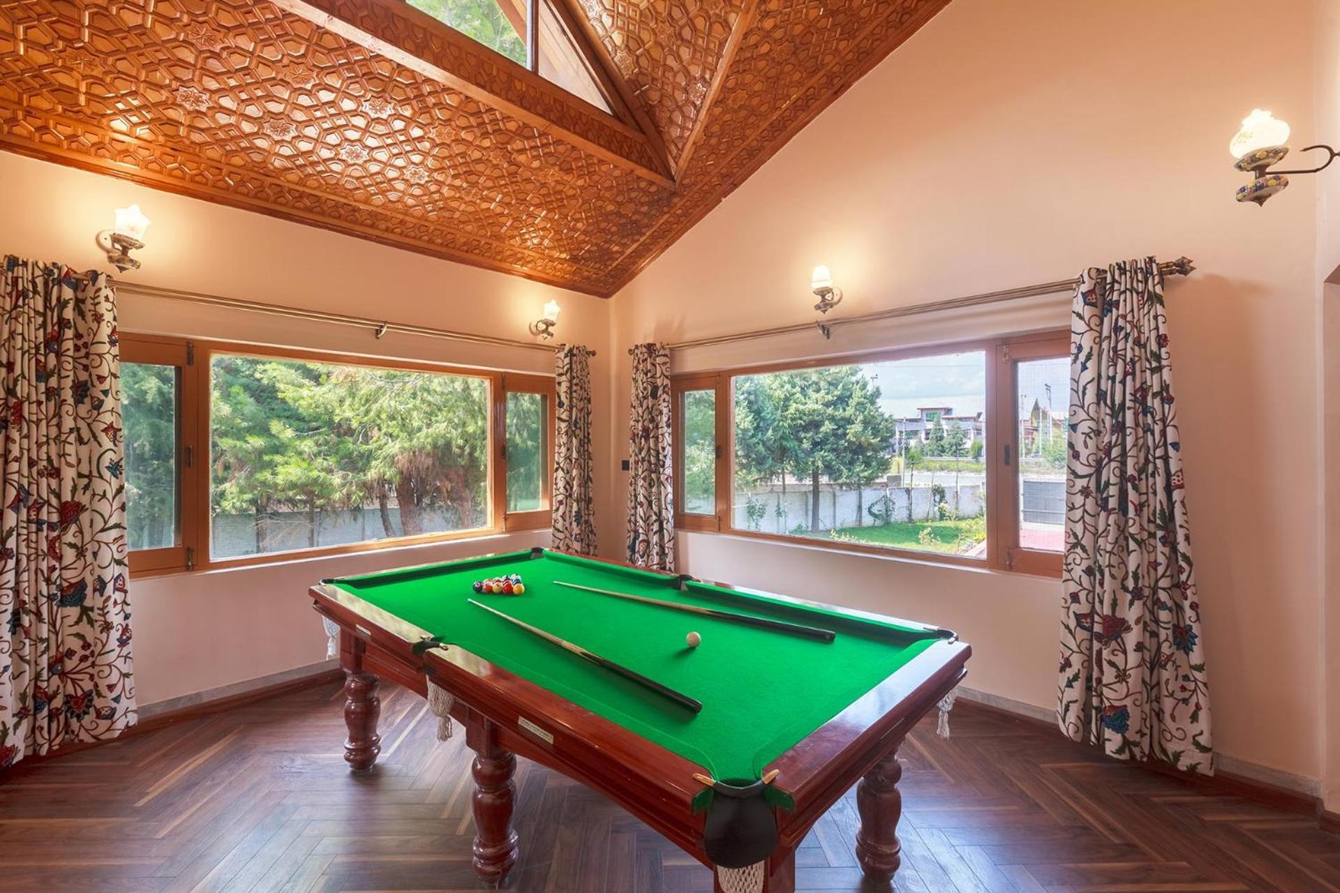 Stayvista At Pinewood - Pet Friendly With Lawn & Pool Table Srinagar (Jammu and Kashmir)