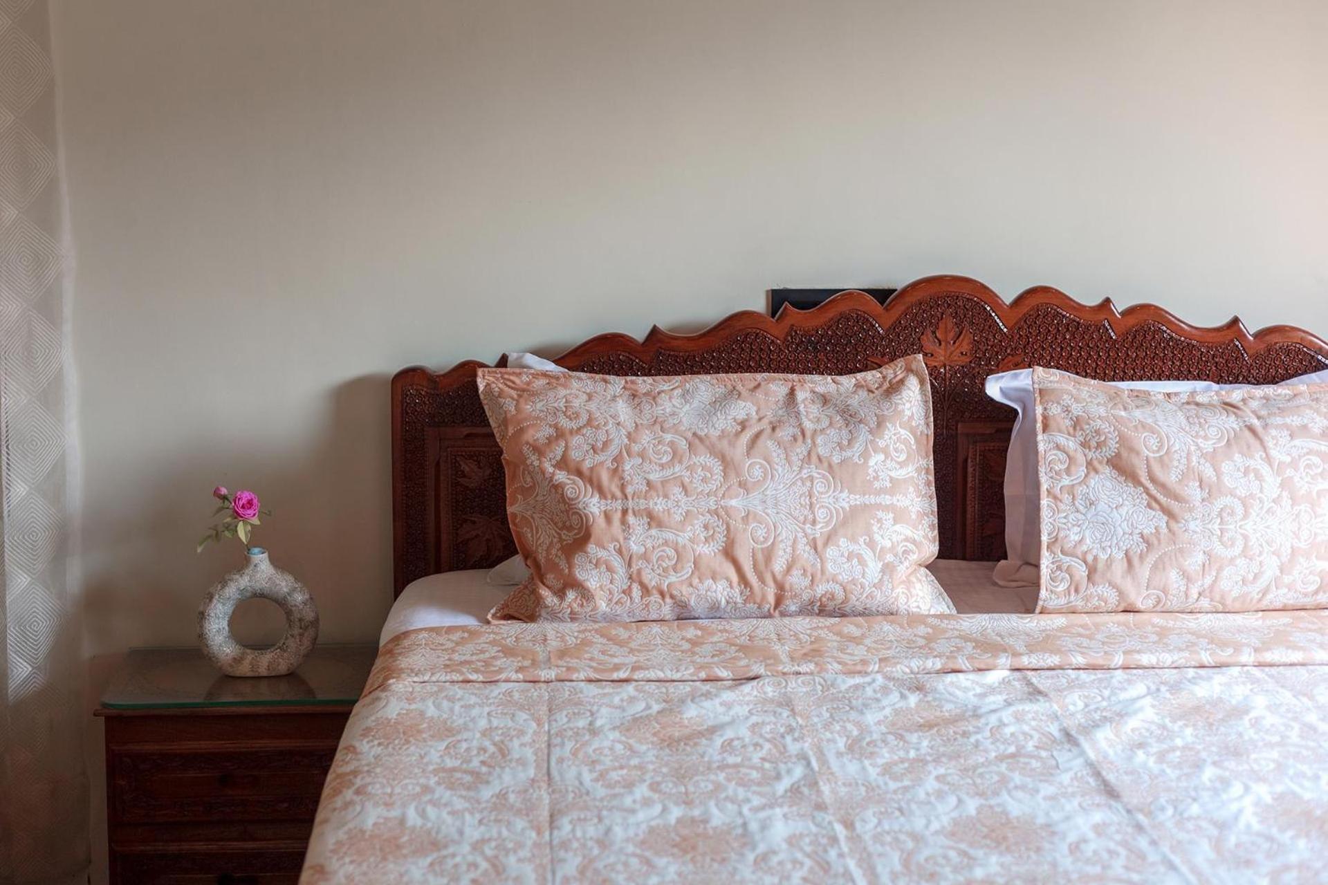Stayvista At Pinewood - Pet Friendly With Lawn & Pool Table Villa *