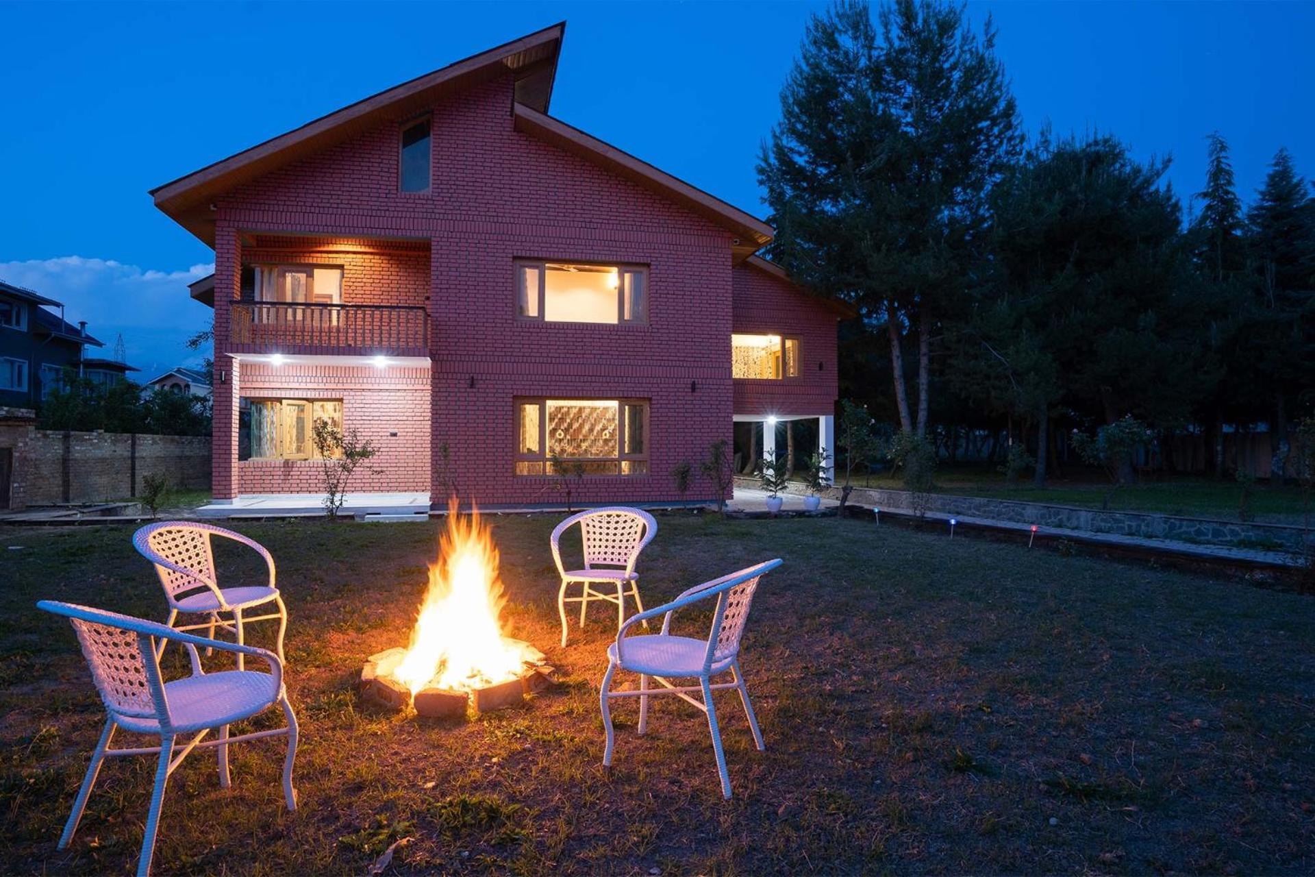Stayvista At Pinewood - Pet Friendly With Lawn & Pool Table *