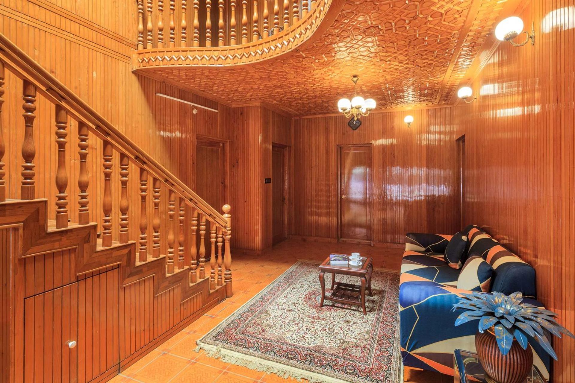 Stayvista At Pinewood - Pet Friendly With Lawn & Pool Table Srinagar (Jammu and Kashmir)