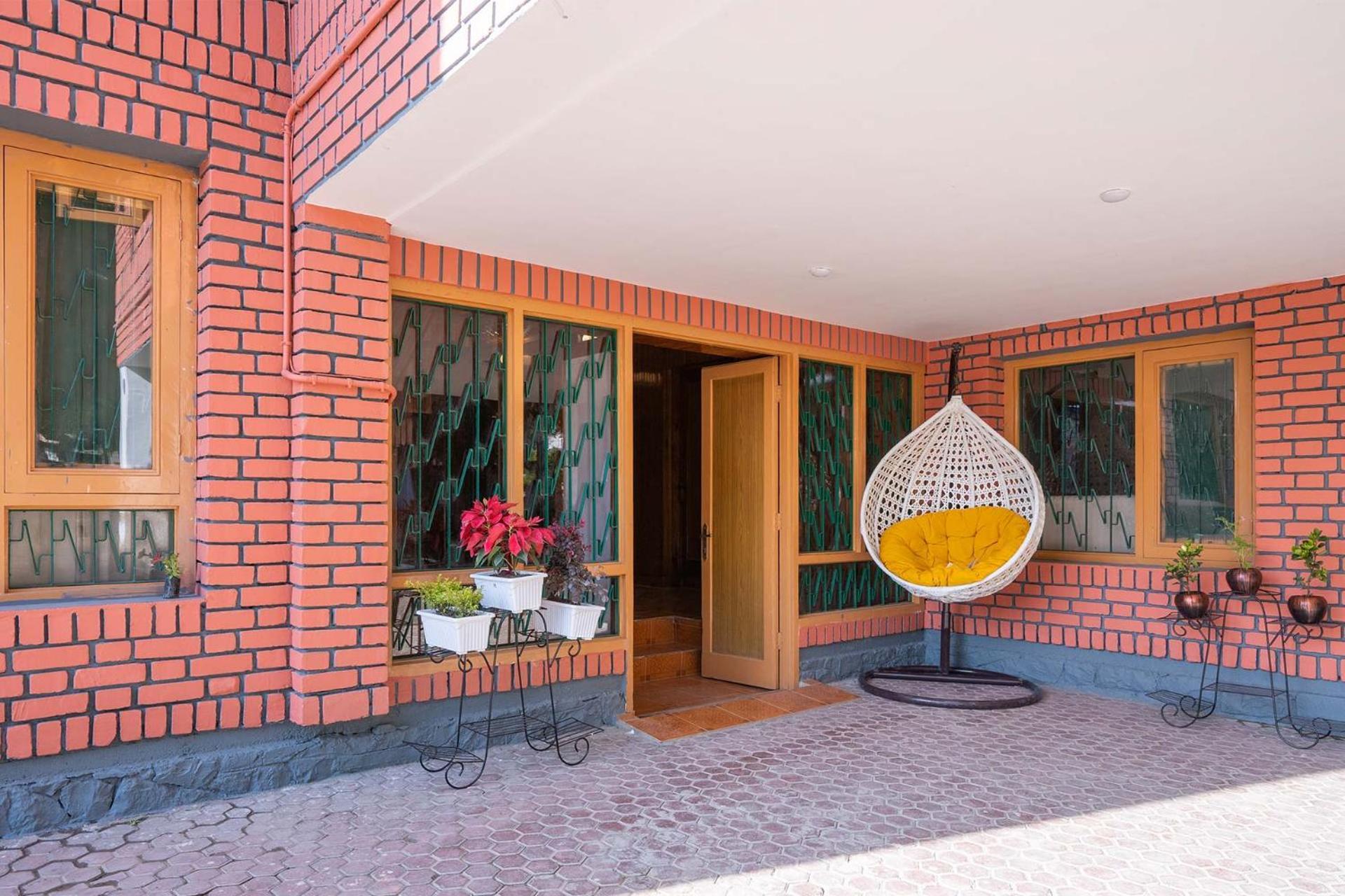 Stayvista At Pinewood - Pet Friendly With Lawn & Pool Table Villa