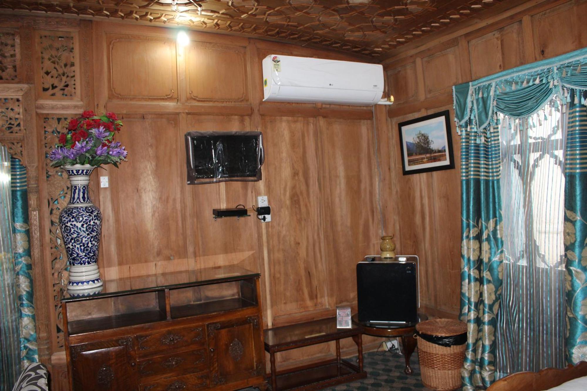 Swan Heritage Houseboats Srinagar (Jammu and Kashmir)