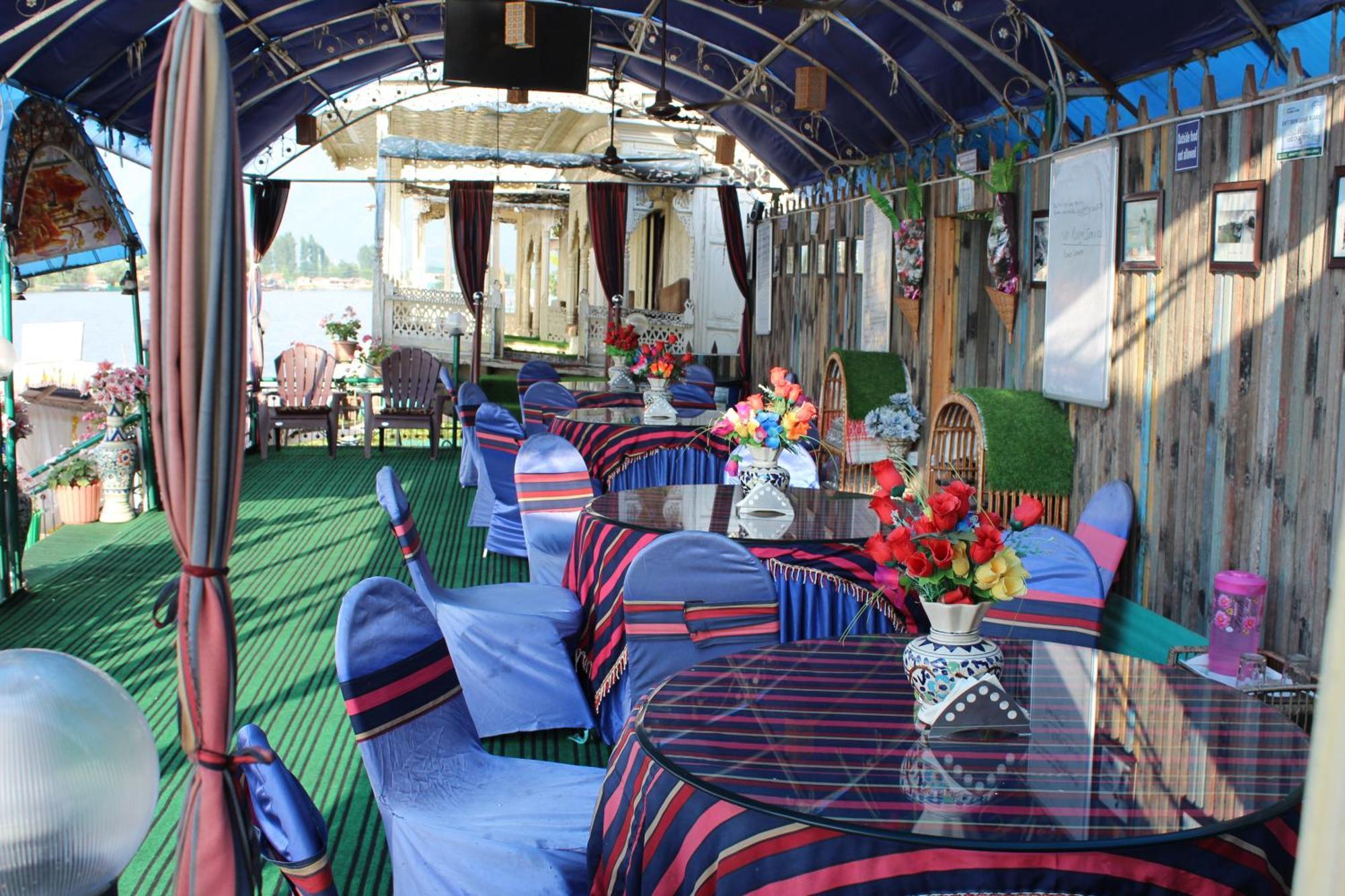 Swan Heritage Houseboats 5*
