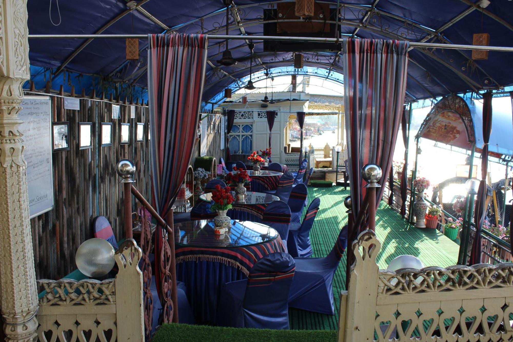 Hotel Swan Heritage Houseboats
