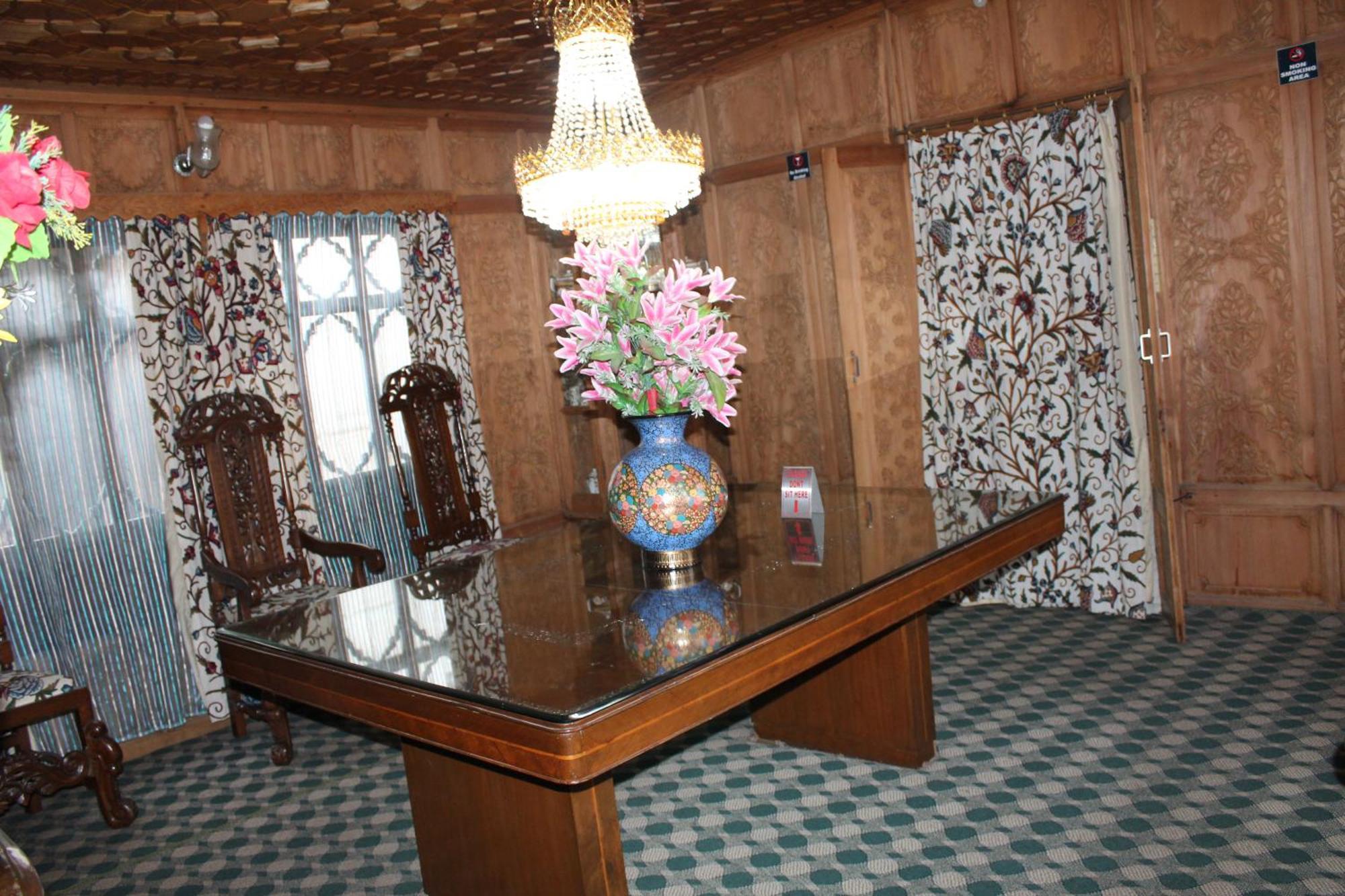 Swan Heritage Houseboats 5*