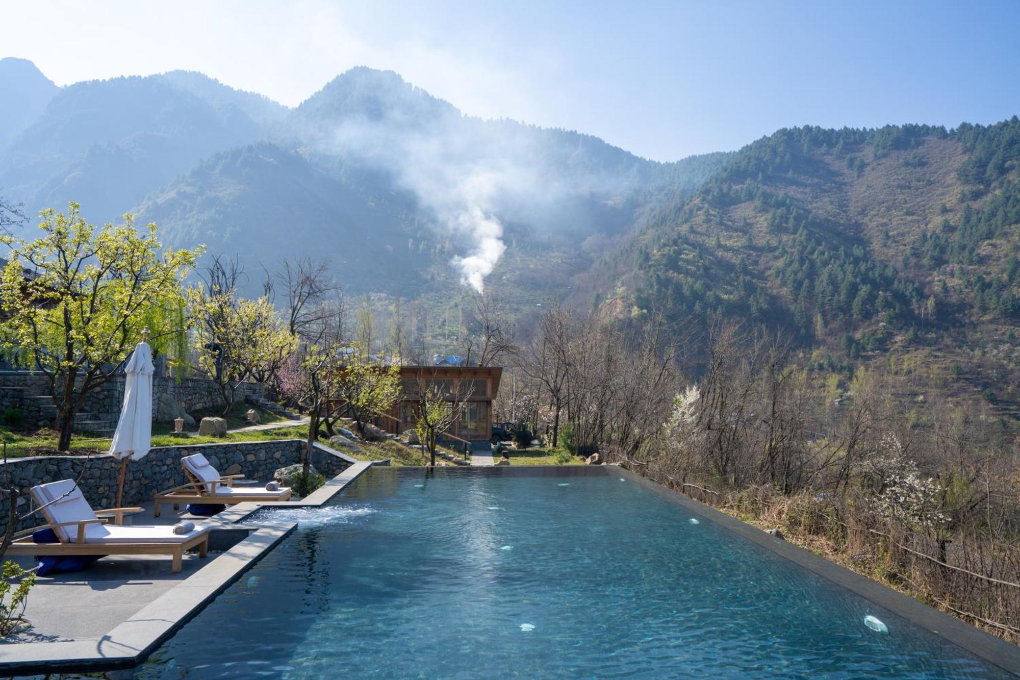 Resort Qayaam Gah Srinagar (Jammu and Kashmir)