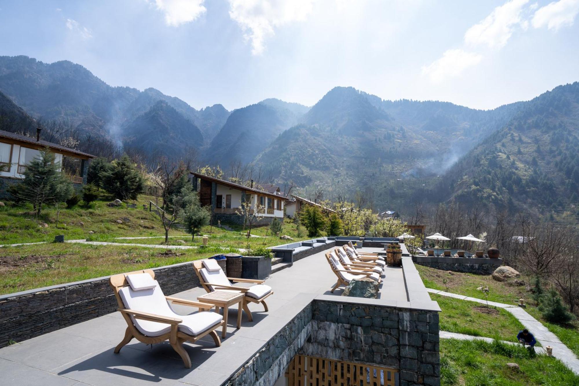 Qayaam Gah Resort *