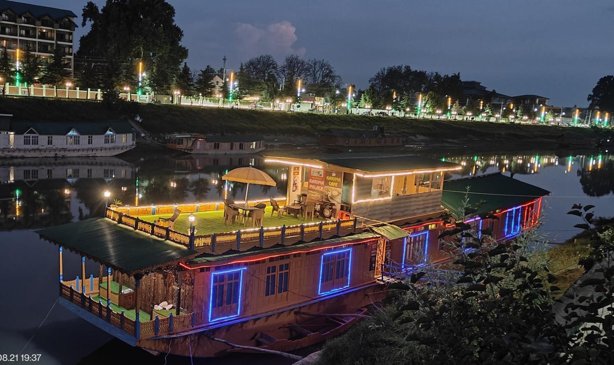 Hotel Houseboat Karima Palace Srinagar (Jammu and Kashmir)