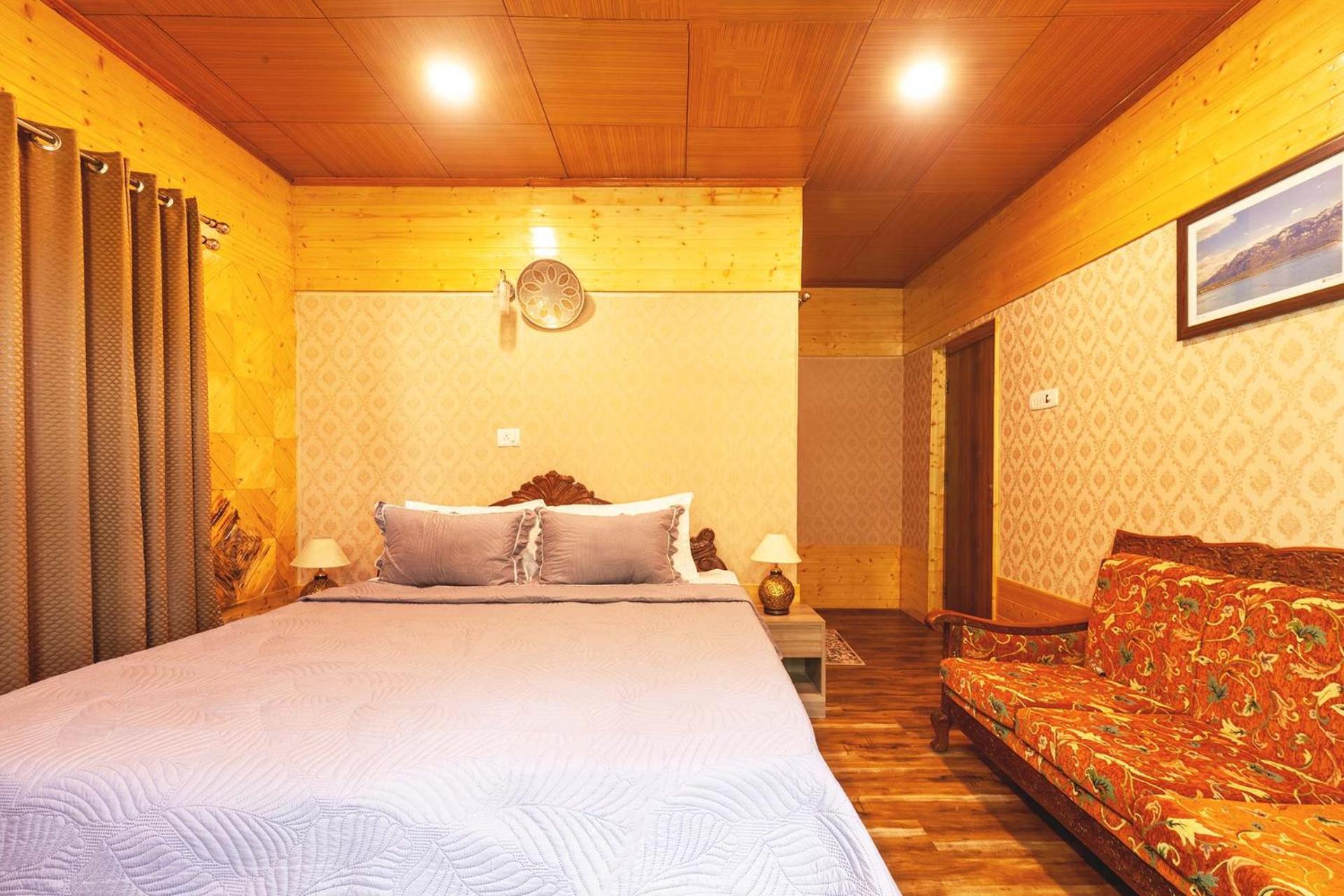 Villa Stayvista At Lakeshore Bliss *