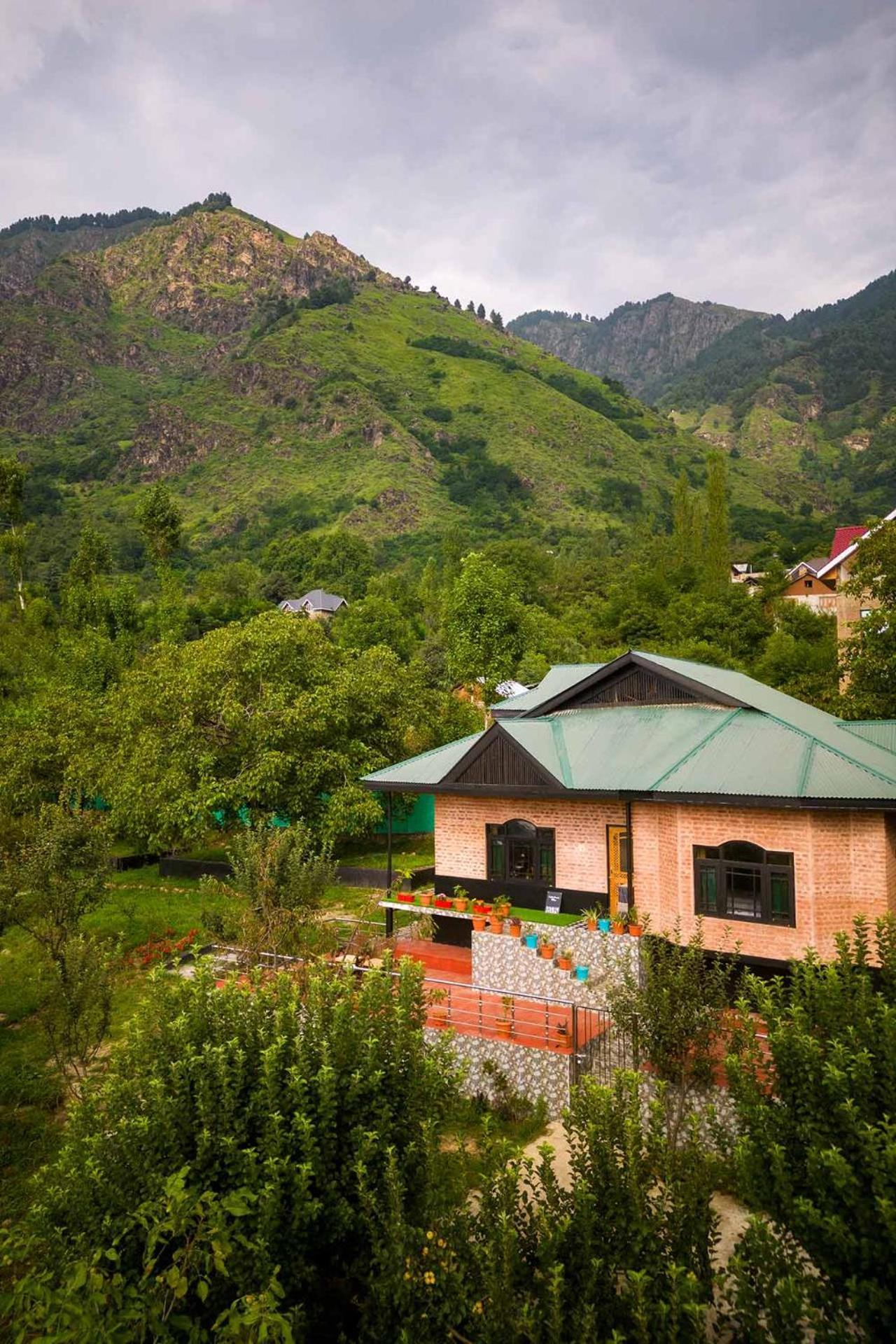 Stayvista At Lakeshore Bliss Srinagar (Jammu and Kashmir)