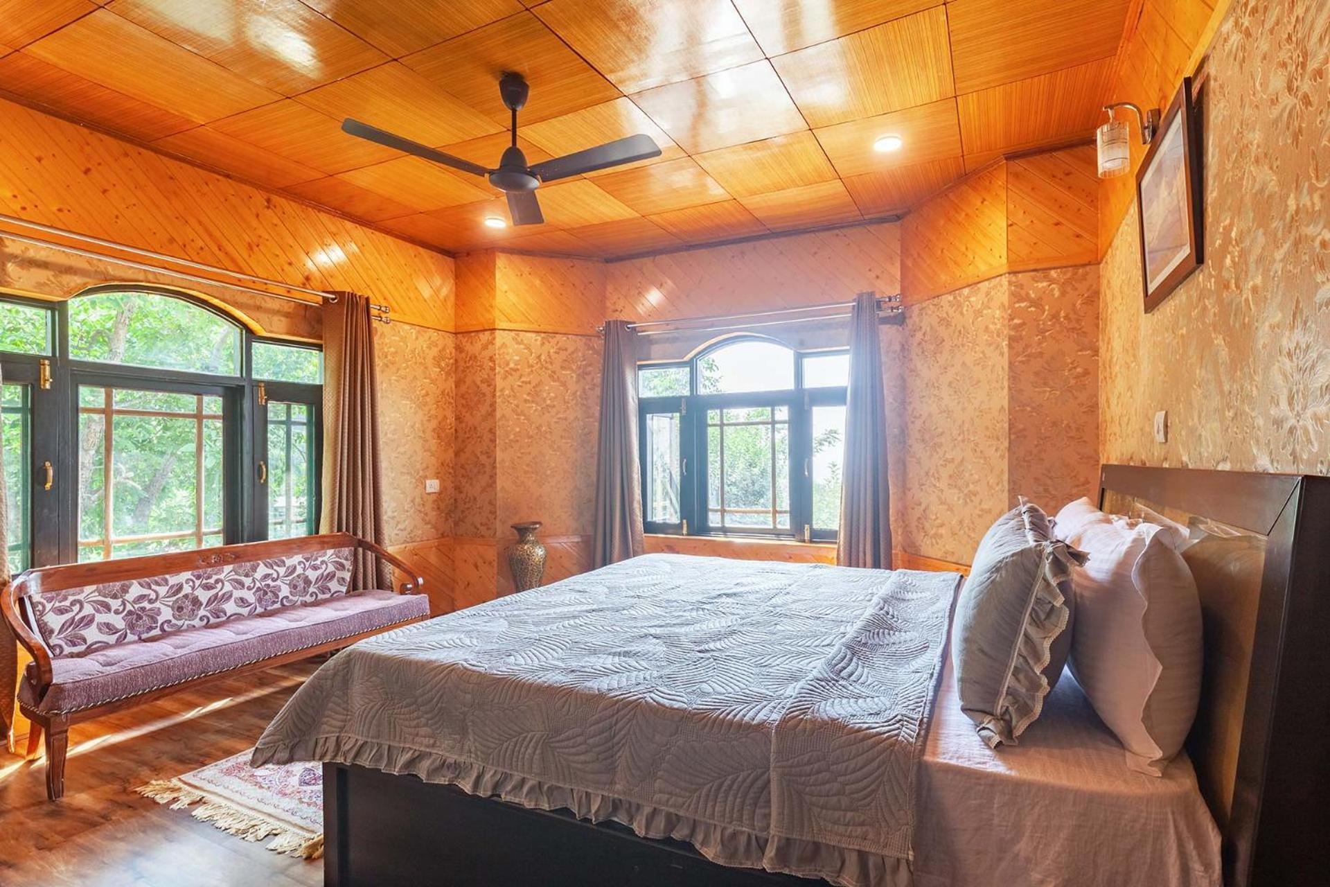 Stayvista At Lakeshore Bliss Villa