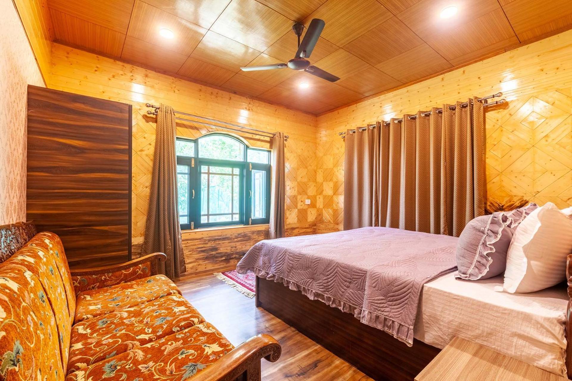 Villa Stayvista At Lakeshore Bliss