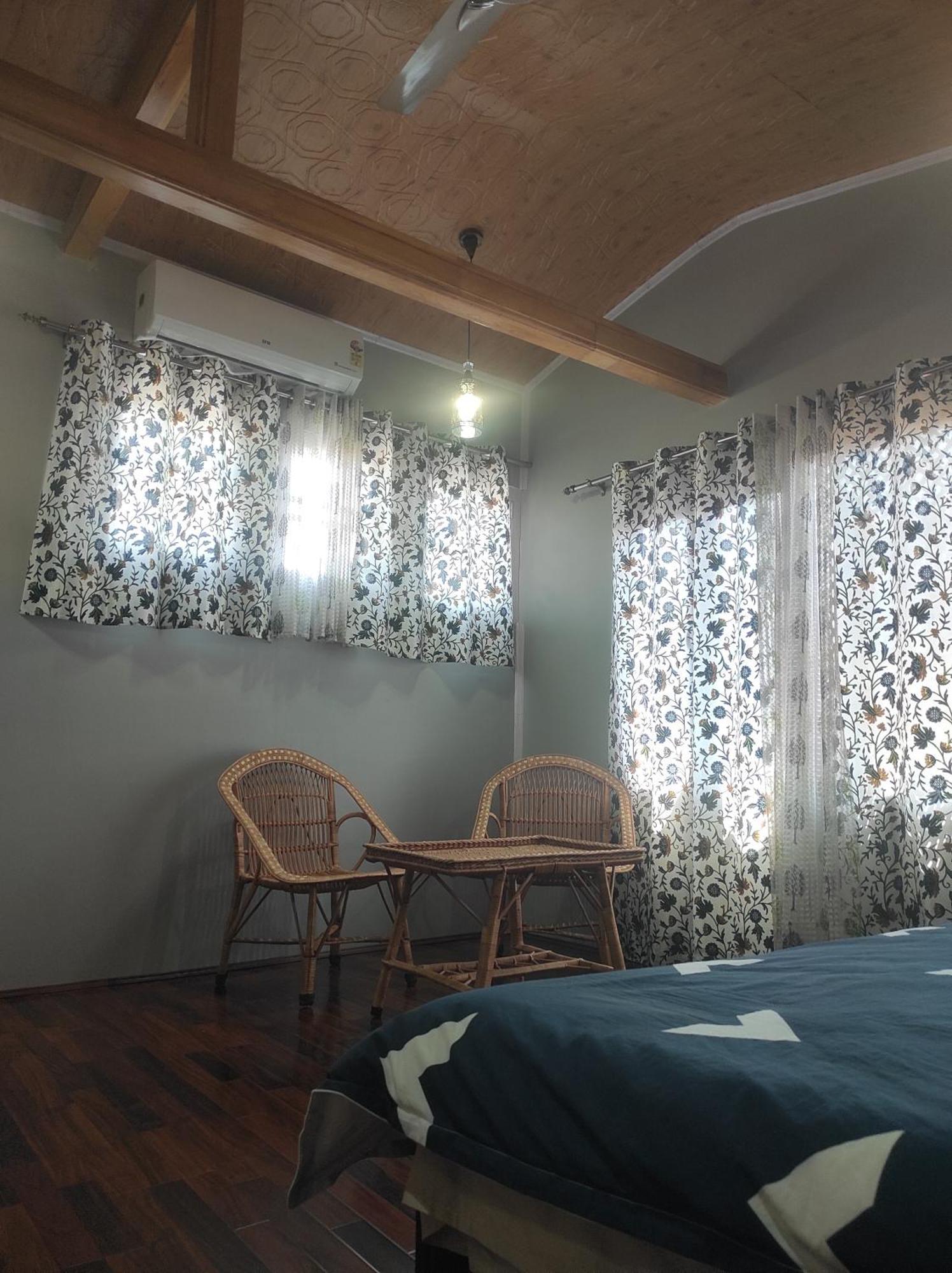 Snowgoose Group Of Houseboats Srinagar (Jammu and Kashmir)