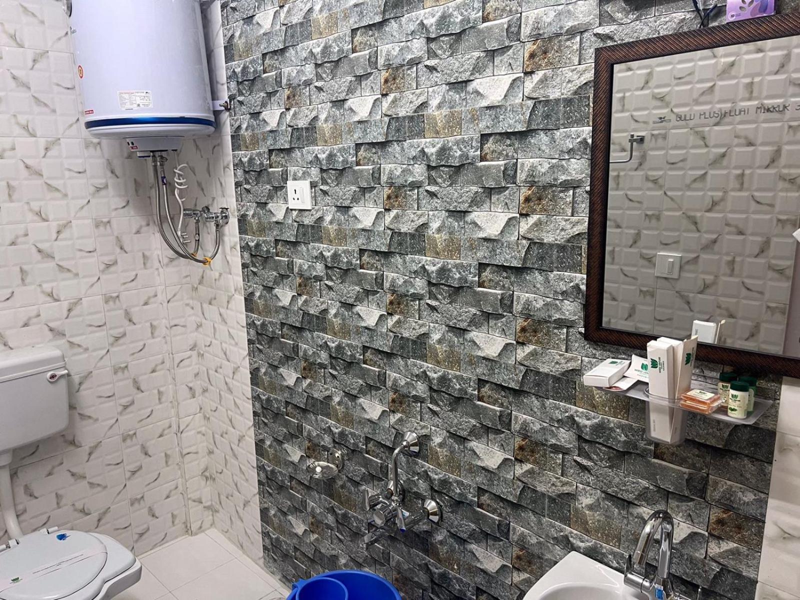 Hotel Wood Venture Residency By Pattern Srinagar (Jammu and Kashmir)