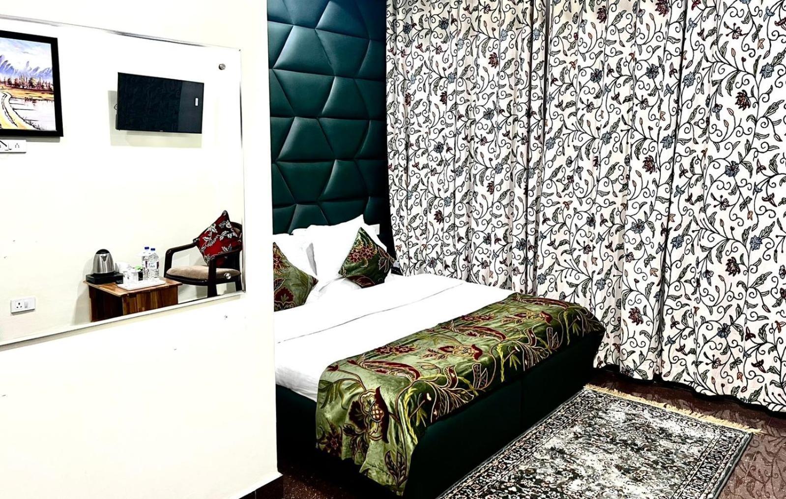Wood Venture Residency By Pattern Hotel Srinagar (Jammu and Kashmir)