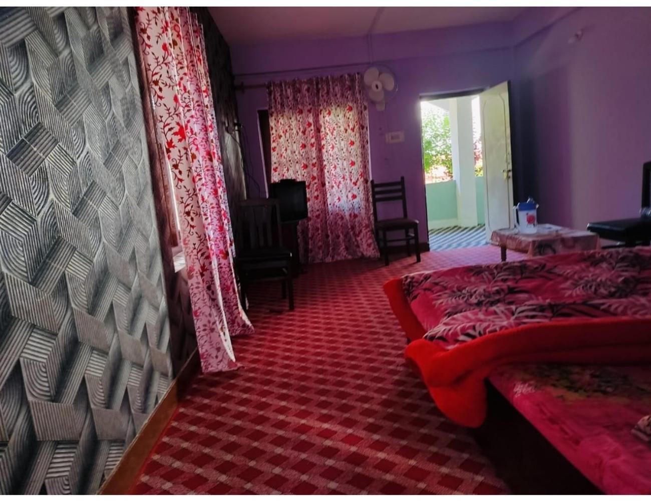 Homestay Ritz, *