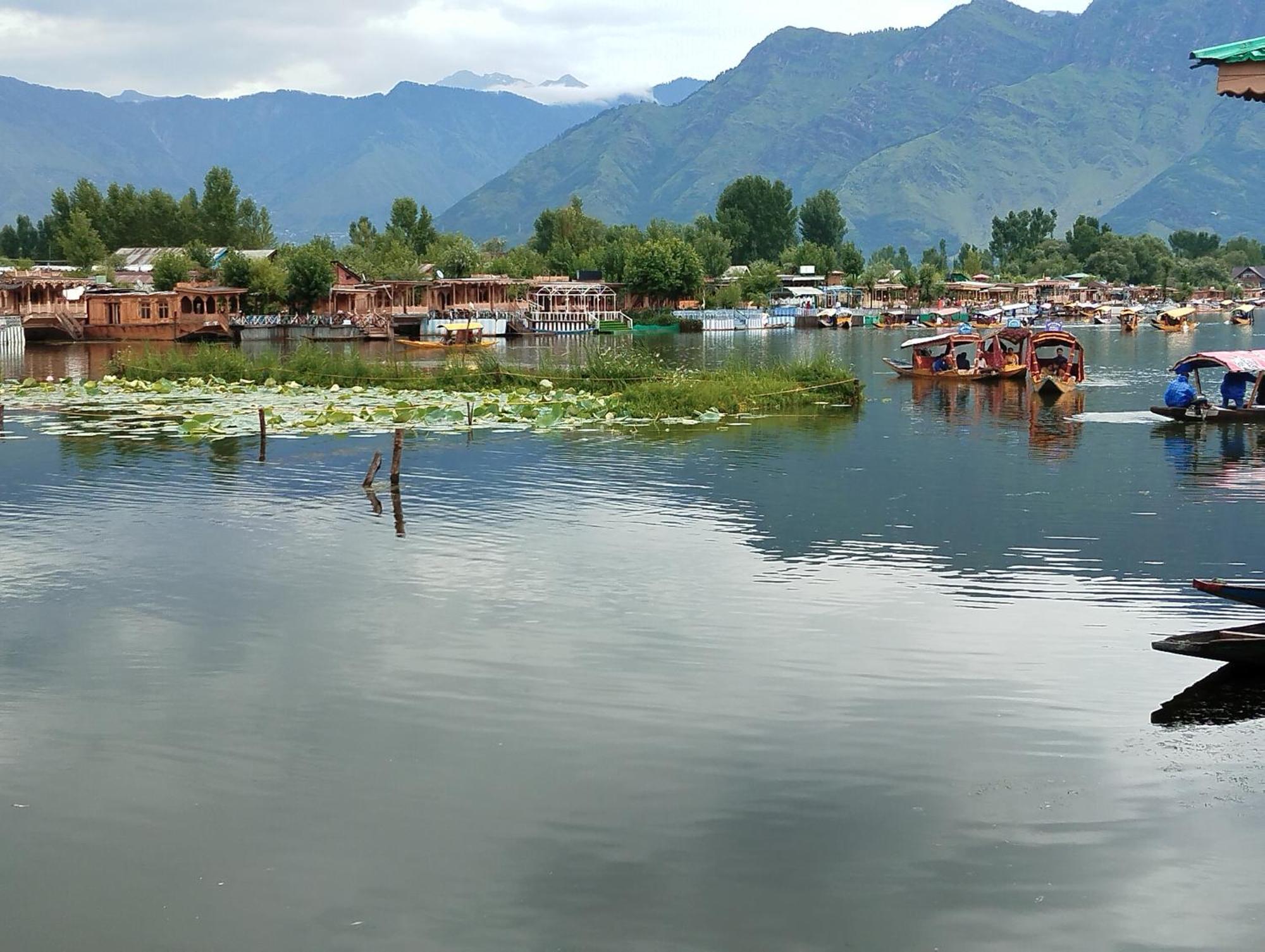 The Bombay Heritage Group Of House Boat Botel Srinagar (Jammu and Kashmir)