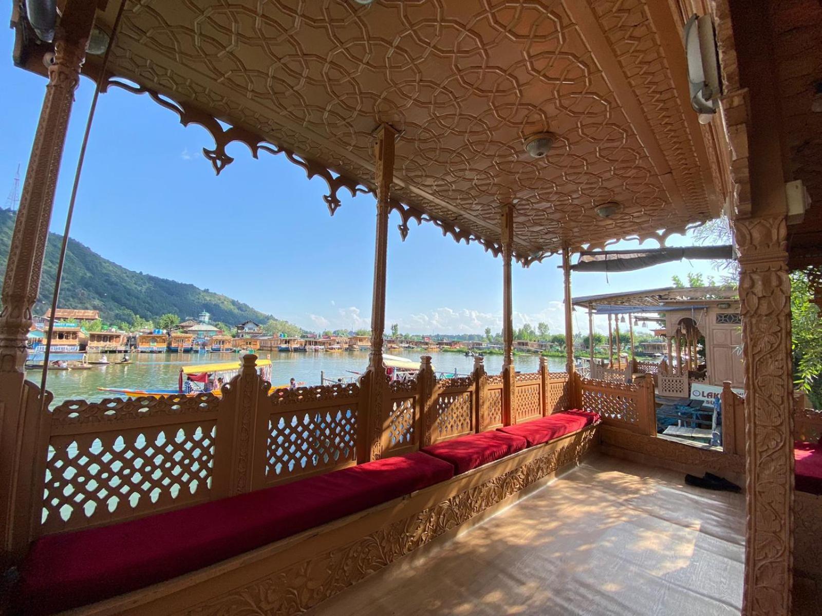 Nazneen Group Of Houseboats
