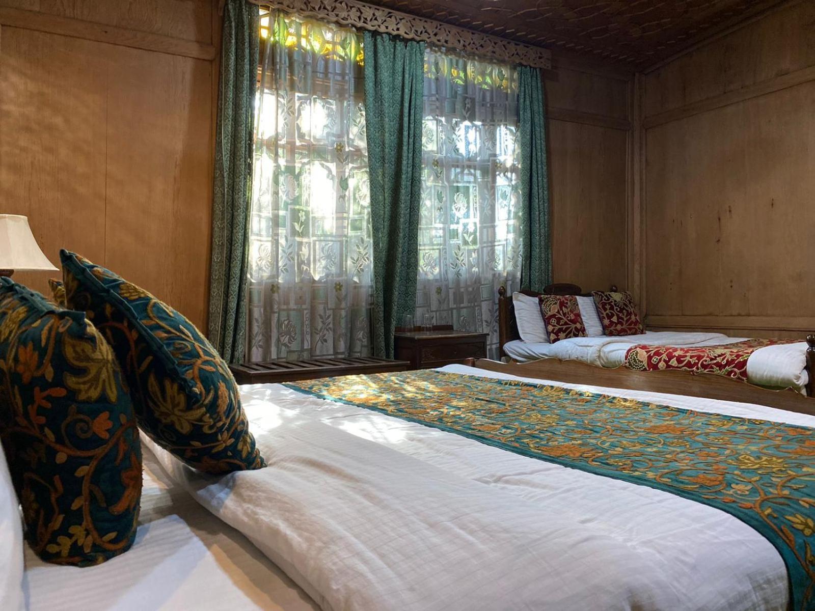 Nazneen Group Of Houseboats 4* Srinagar (Jammu and Kashmir)