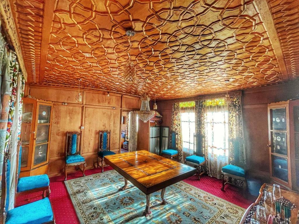 Nazneen Group Of Houseboats 4* Srinagar (Jammu and Kashmir)
