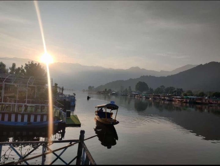 Bed & Breakfast Nazneen Group Of Houseboats 4*
