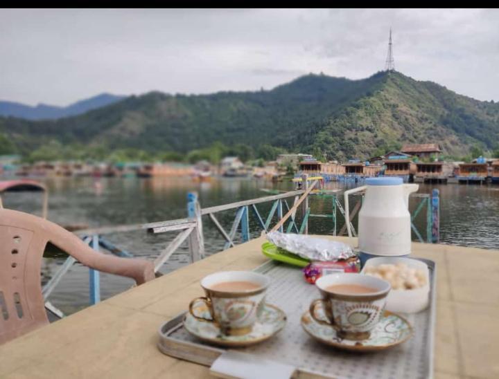 Nazneen Group Of Houseboats Bed & Breakfast 4*