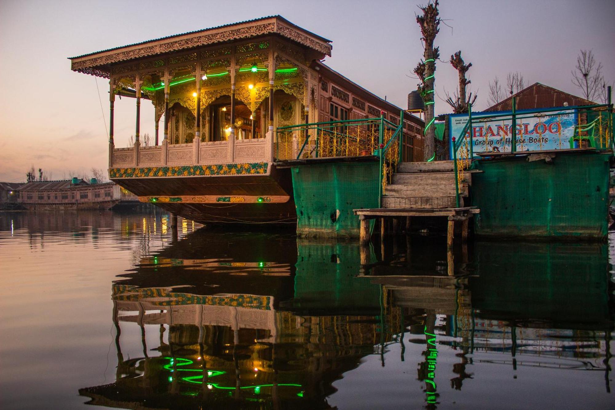 House Boat New Manora Bed & Breakfast