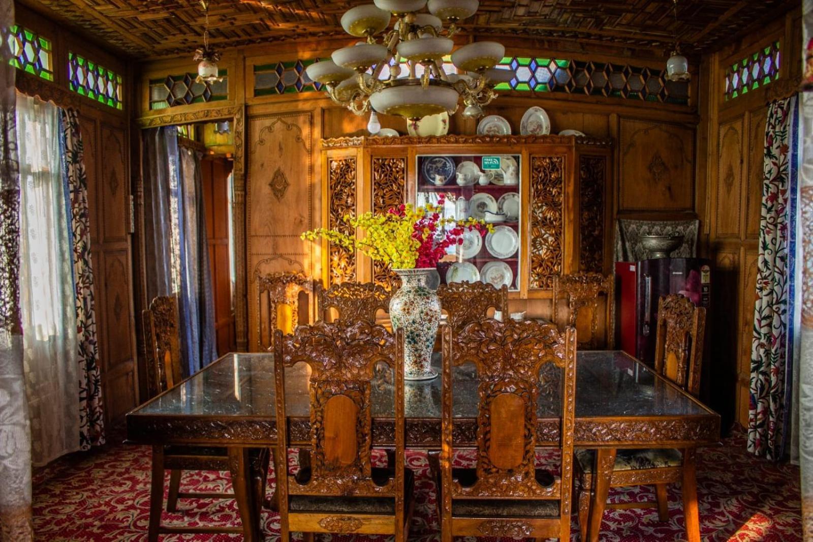 House Boat New Manora 2* Srinagar (Jammu and Kashmir)