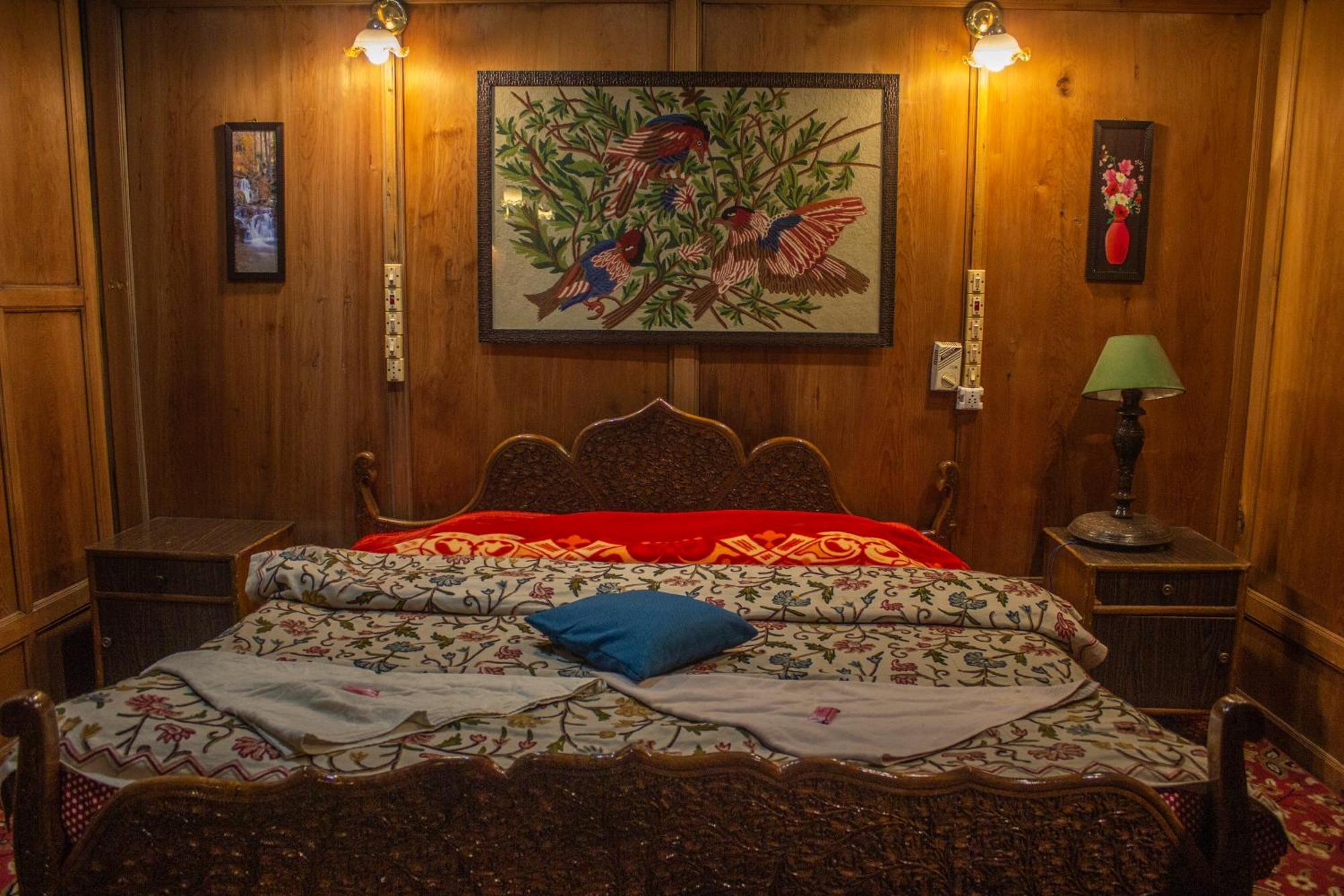 House Boat New Manora Bed & Breakfast Srinagar (Jammu and Kashmir)