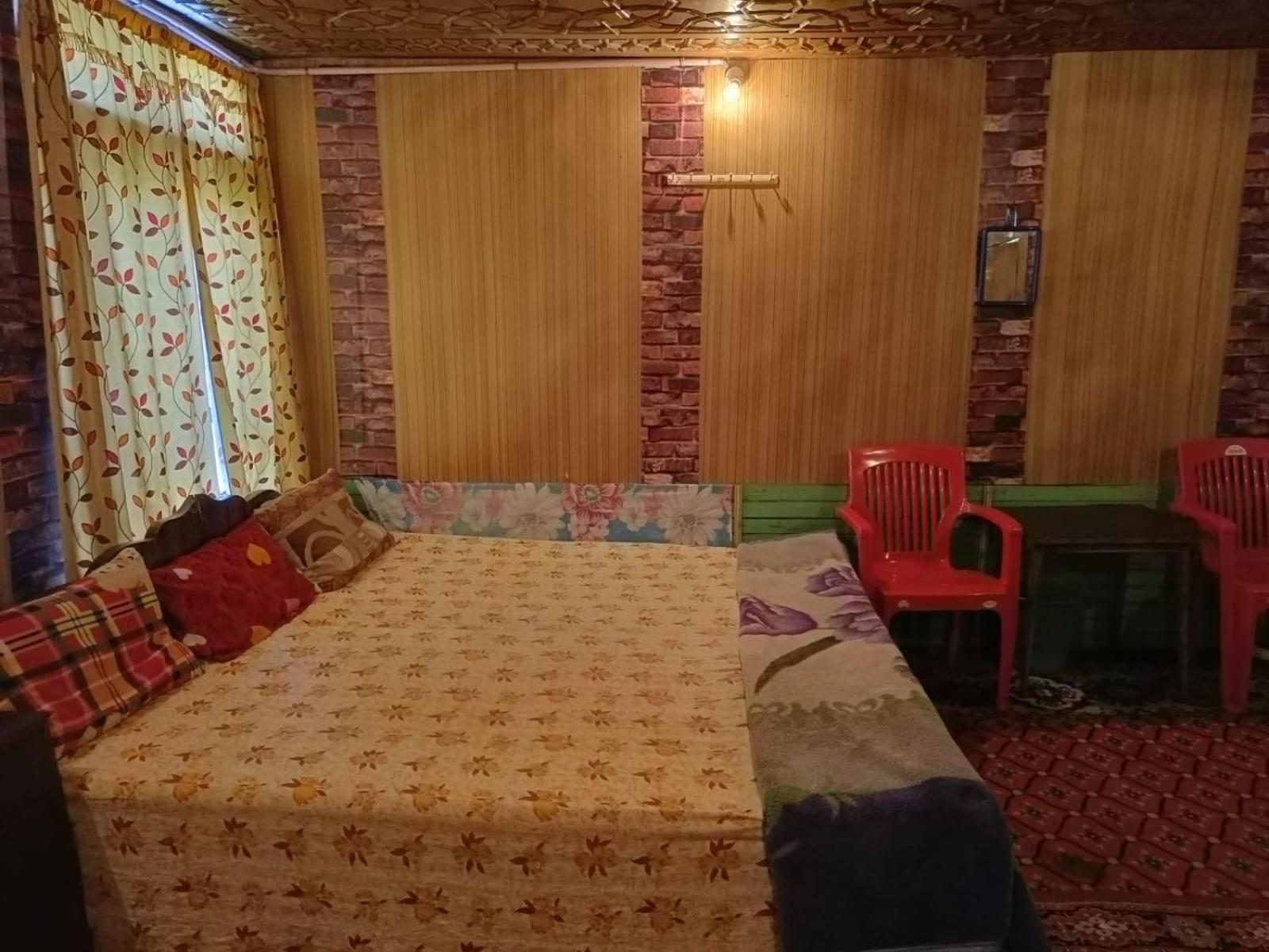 Island Homestay Srinagar (Jammu and Kashmir)