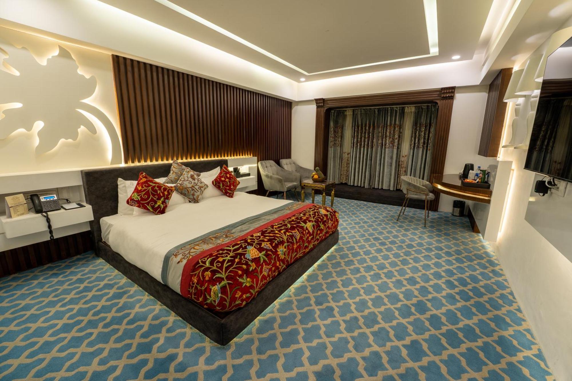 Snowland, Hotel