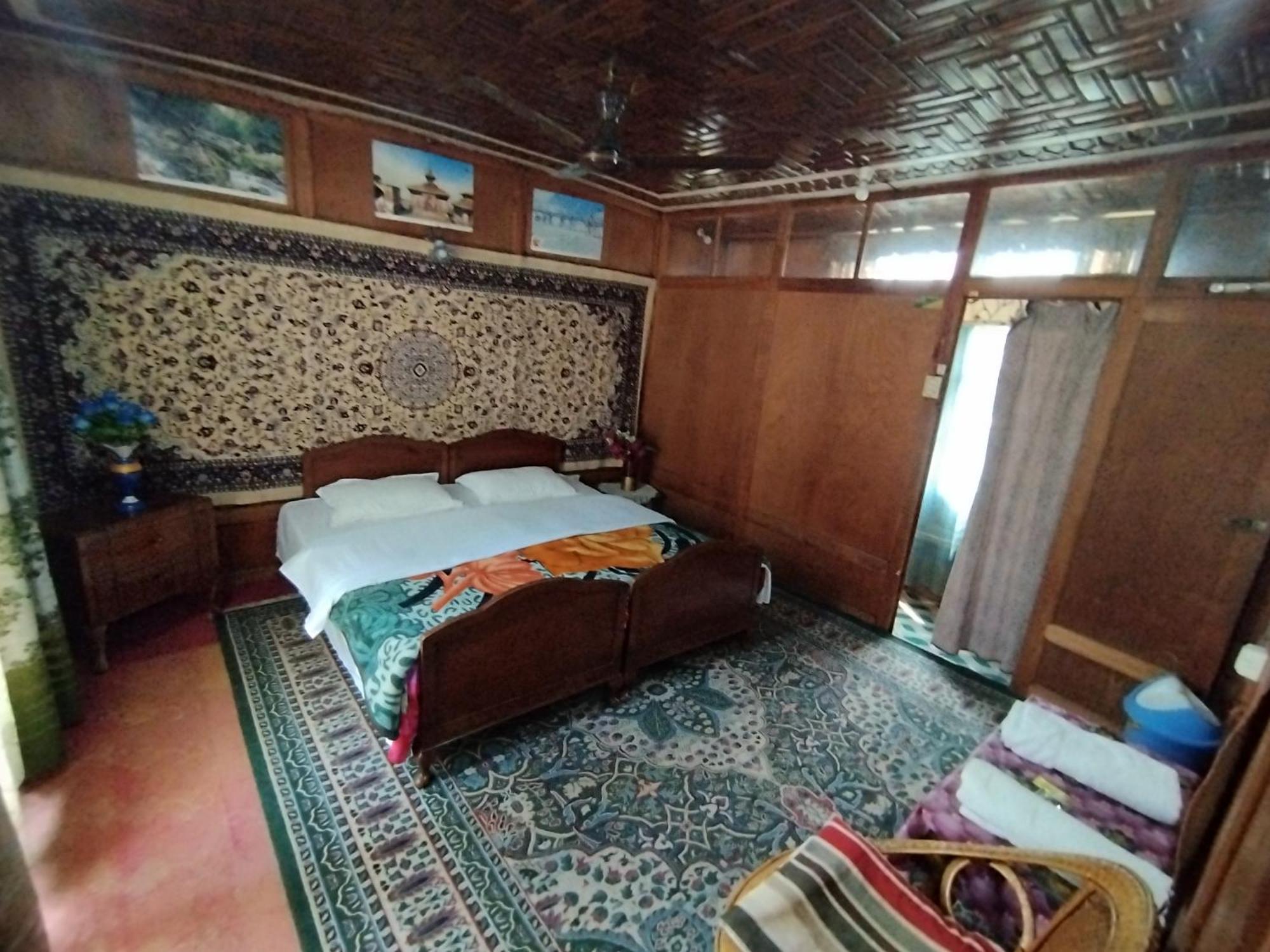 The Bombay Heritage Group Of House Boat Srinagar (Jammu and Kashmir)