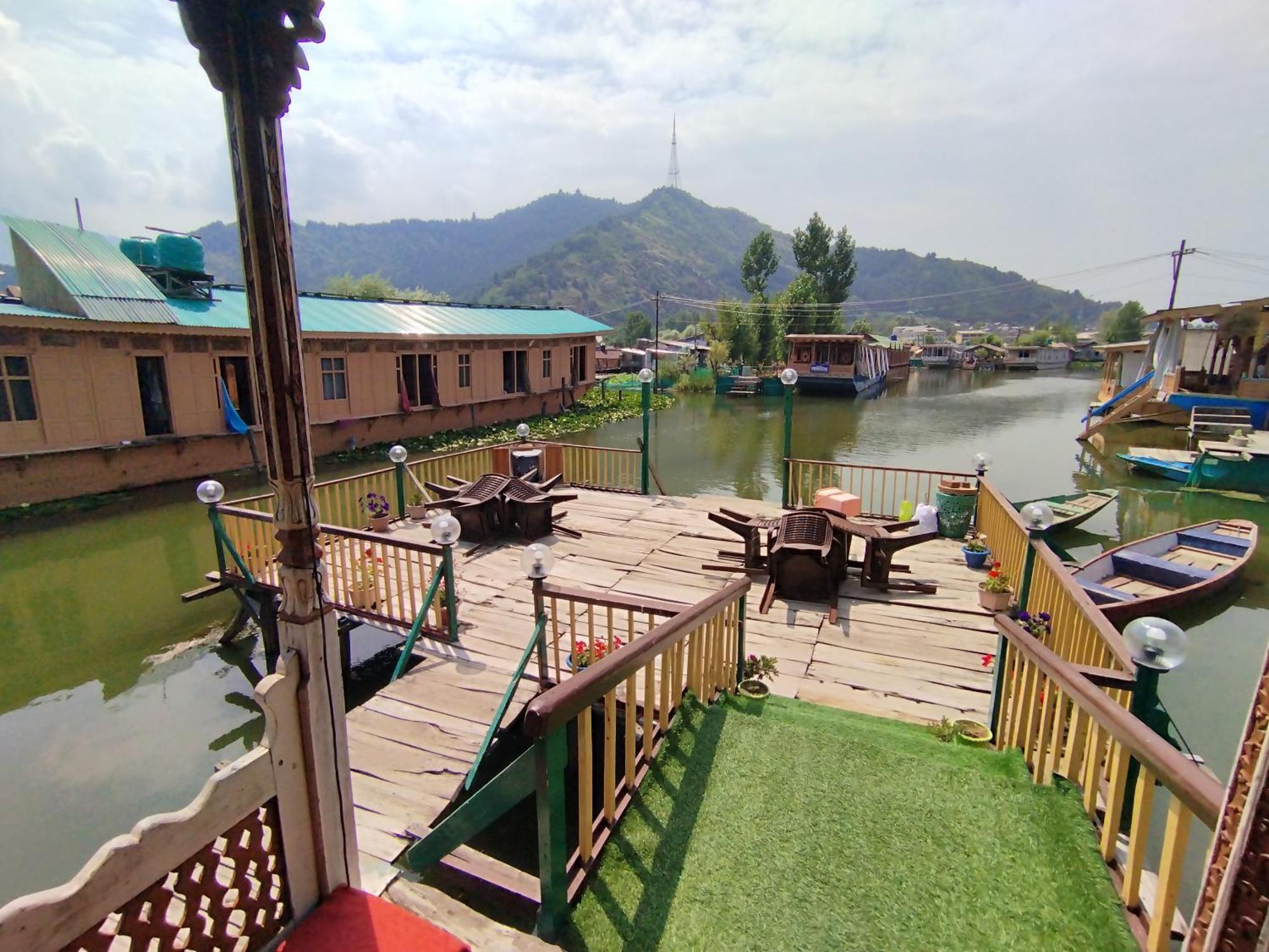The Bombay Heritage Group Of House Boat Botel Srinagar (Jammu and Kashmir)