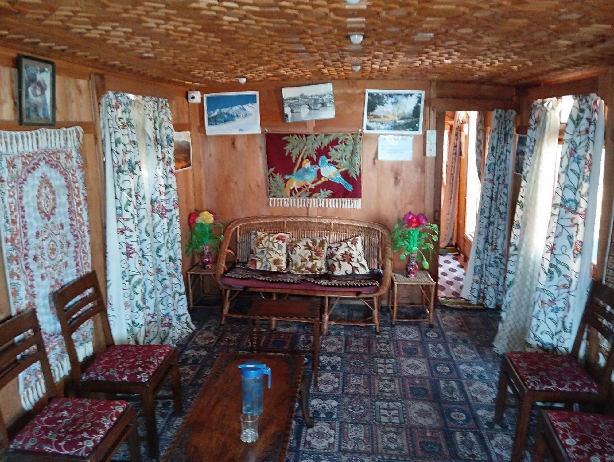 Botel The Bombay Heritage Group Of House Boat Srinagar (Jammu and Kashmir)
