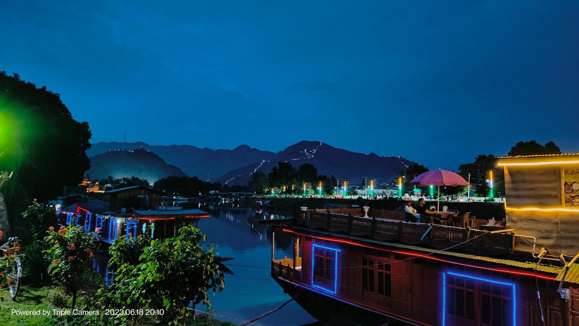 Houseboat Karima Palace Hotel Srinagar (Jammu and Kashmir)