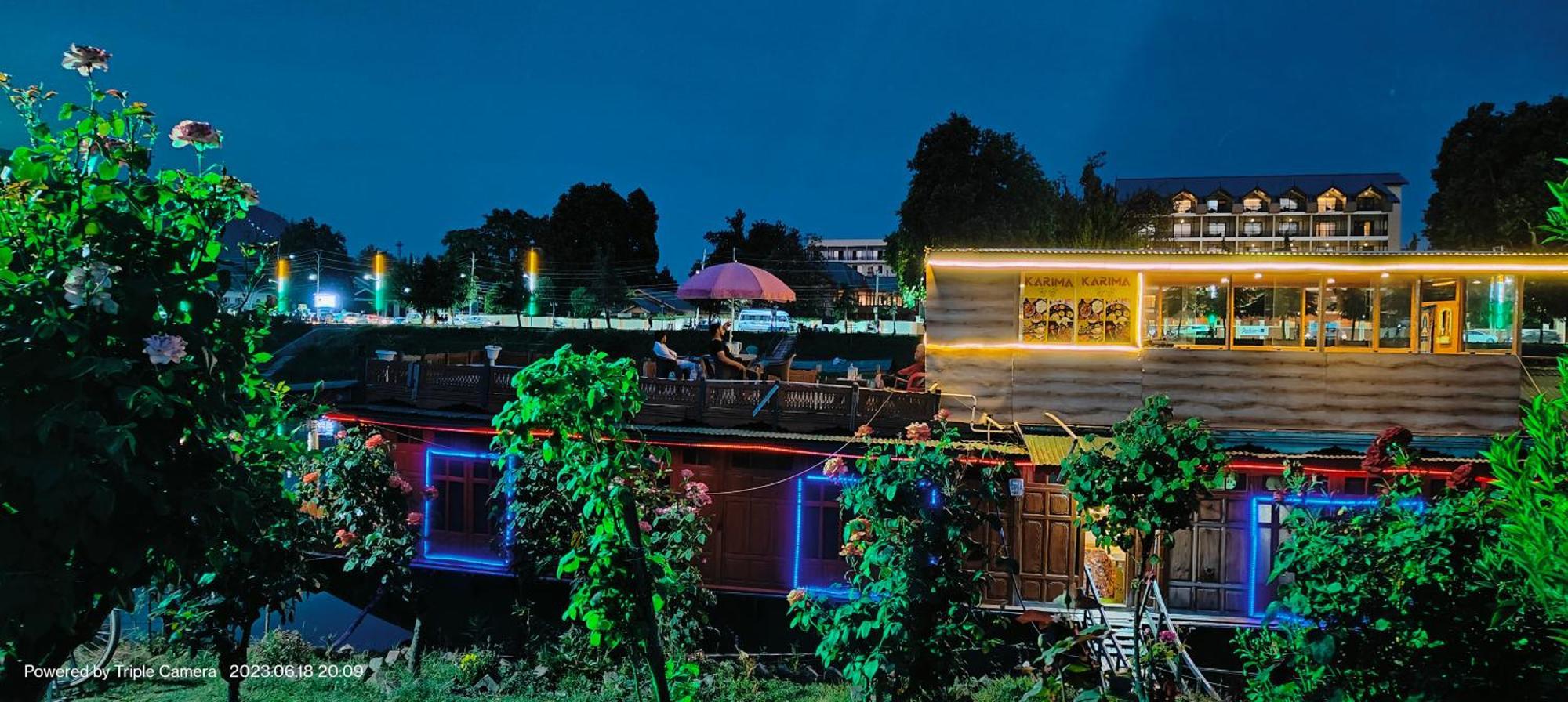 Hotel Houseboat Karima Palace