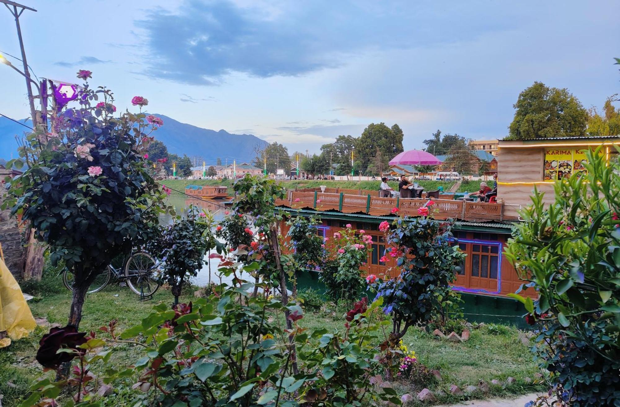 Houseboat Karima Palace 3*