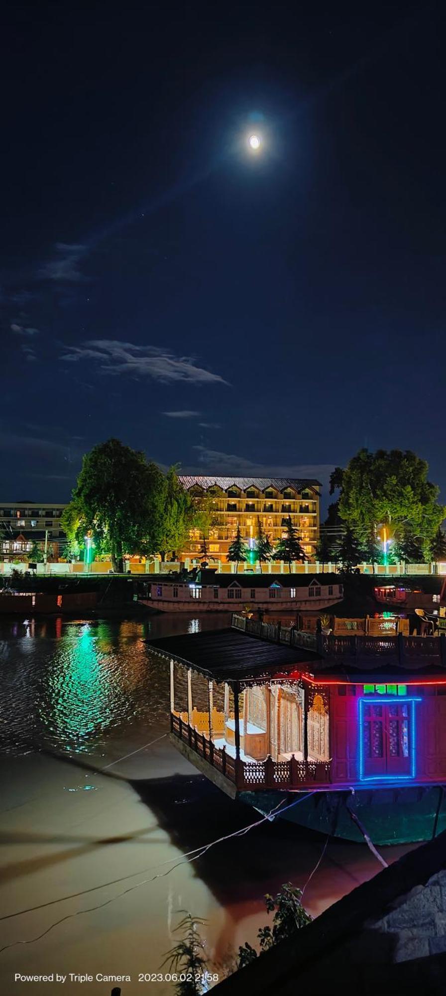 Houseboat Karima Palace Hotel Srinagar (Jammu and Kashmir)